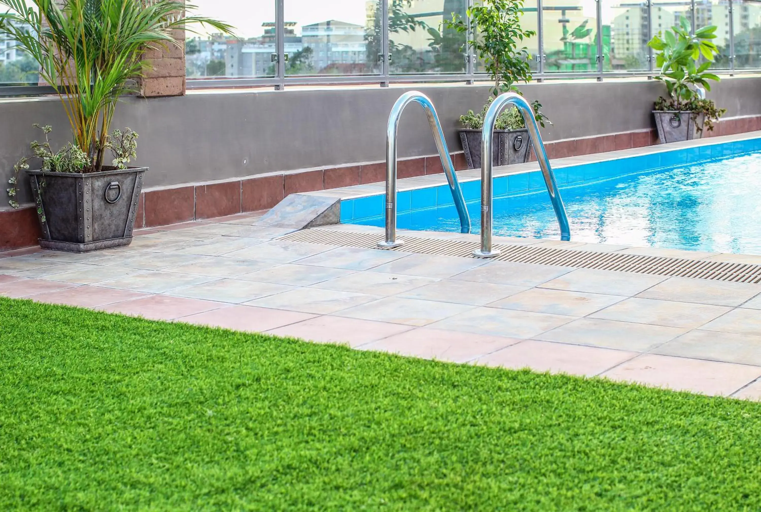 Swimming pool in Highlands Suites Hotel Apartments Swimming pool in Highlands Suites Hotel Apartments