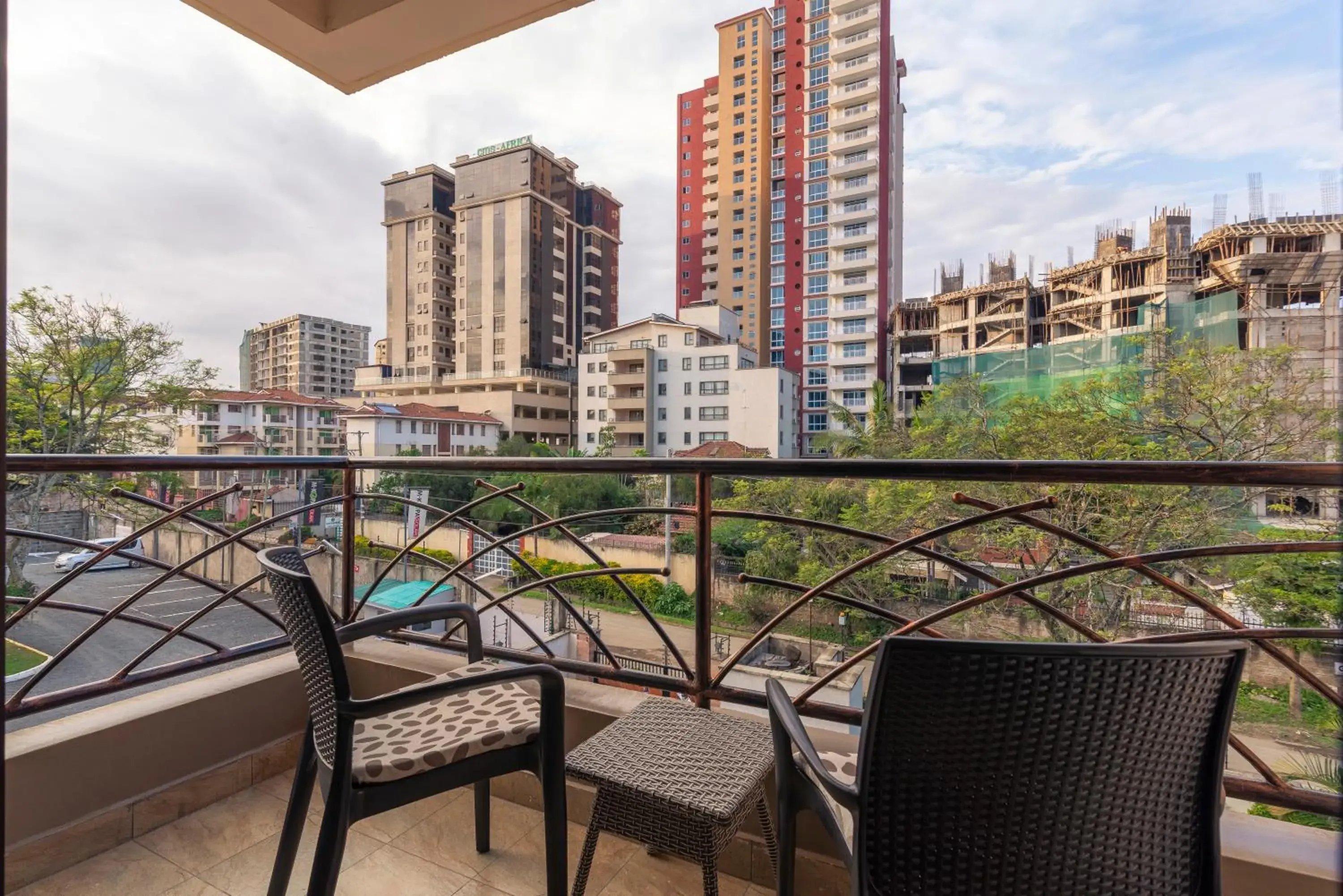 Quiet street view in Highlands Suites Hotel Apartments Quiet street view in Highlands Suites Hotel Apartments