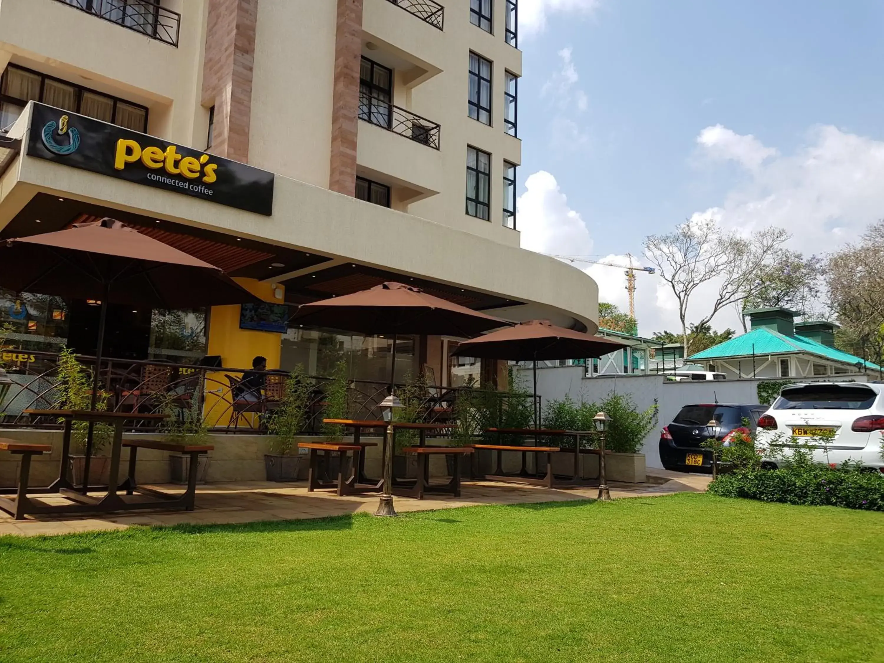 Restaurant/places to eat in Highlands Suites Hotel Apartments Restaurant/places to eat in Highlands Suites Hotel Apartments