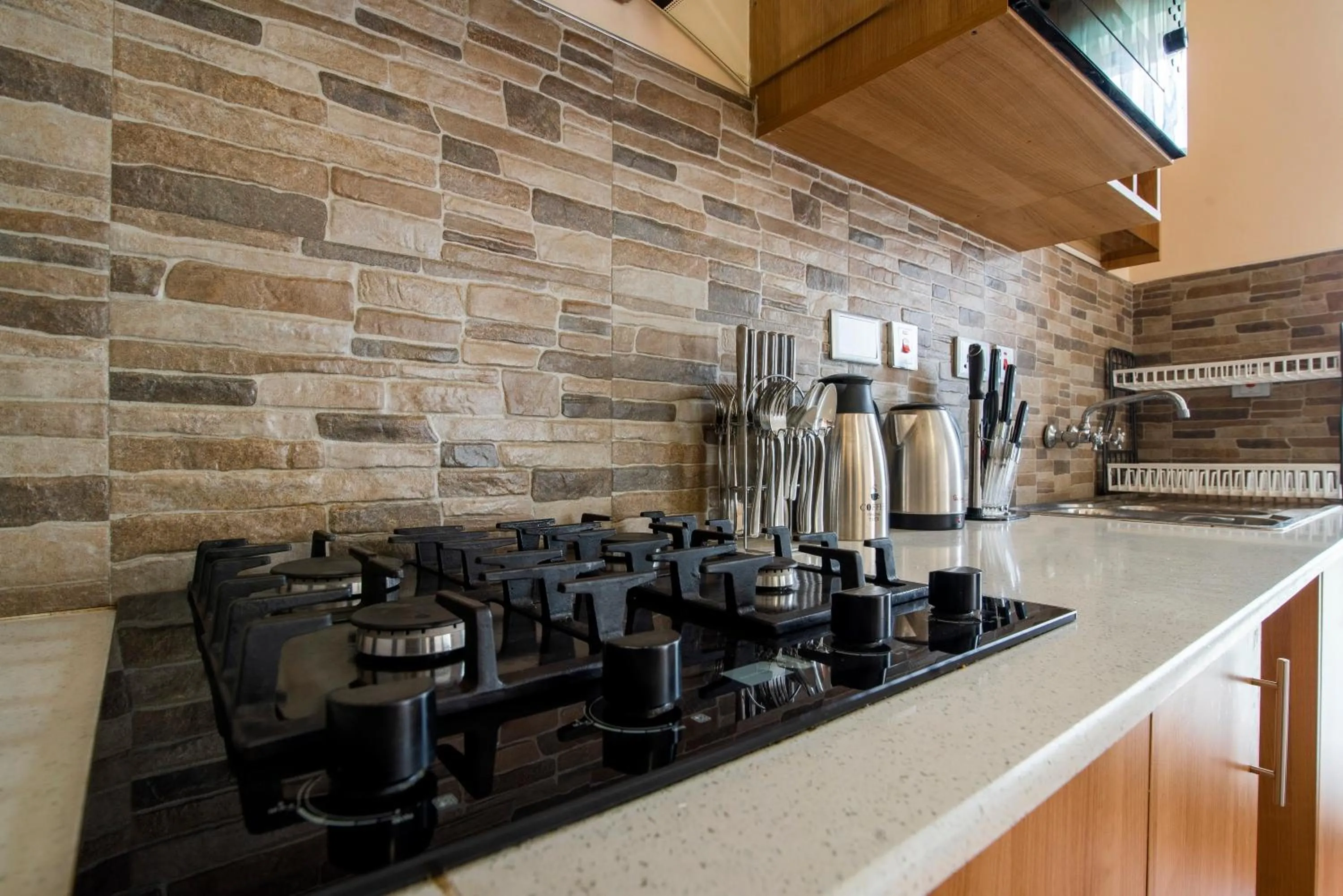 Kitchen or kitchenette in Highlands Suites Hotel Apartments