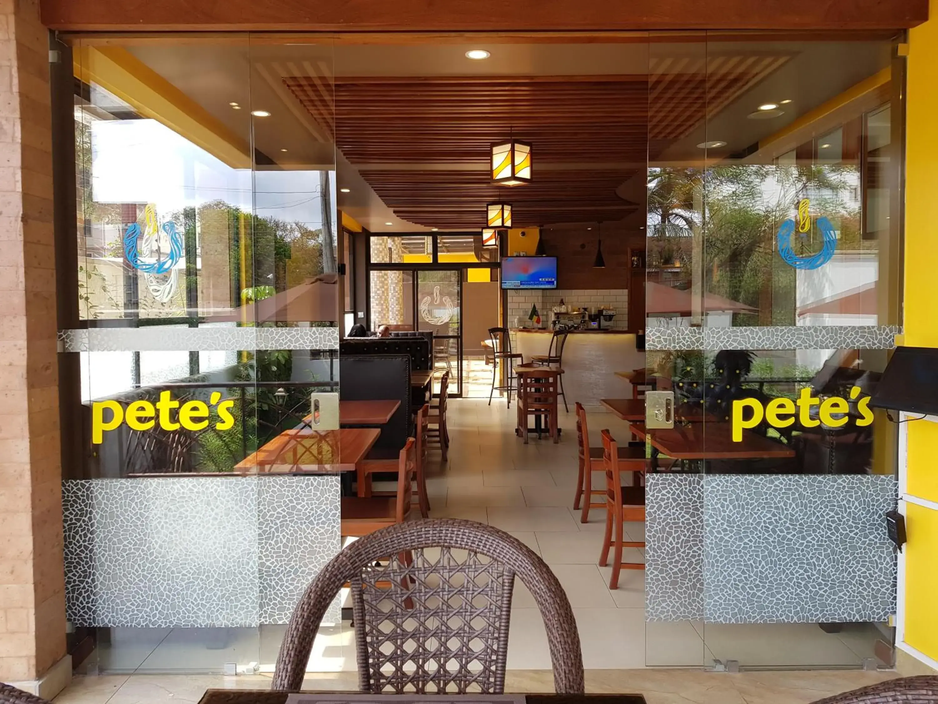 Restaurant/places to eat in Highlands Suites Hotel Apartments Restaurant/places to eat in Highlands Suites Hotel Apartments