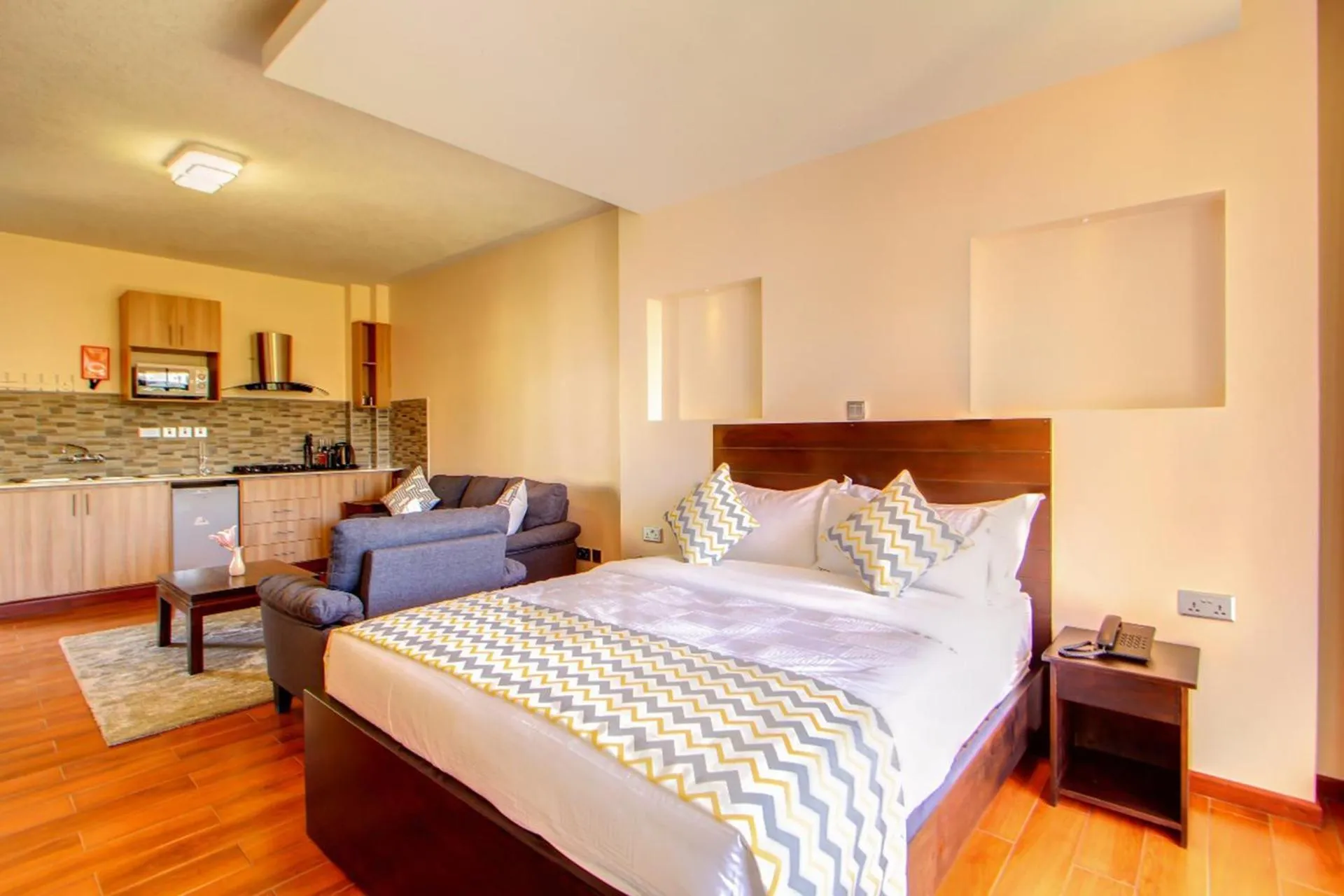 Bird's eye view, Bed in Highlands Suites Hotel Apartments