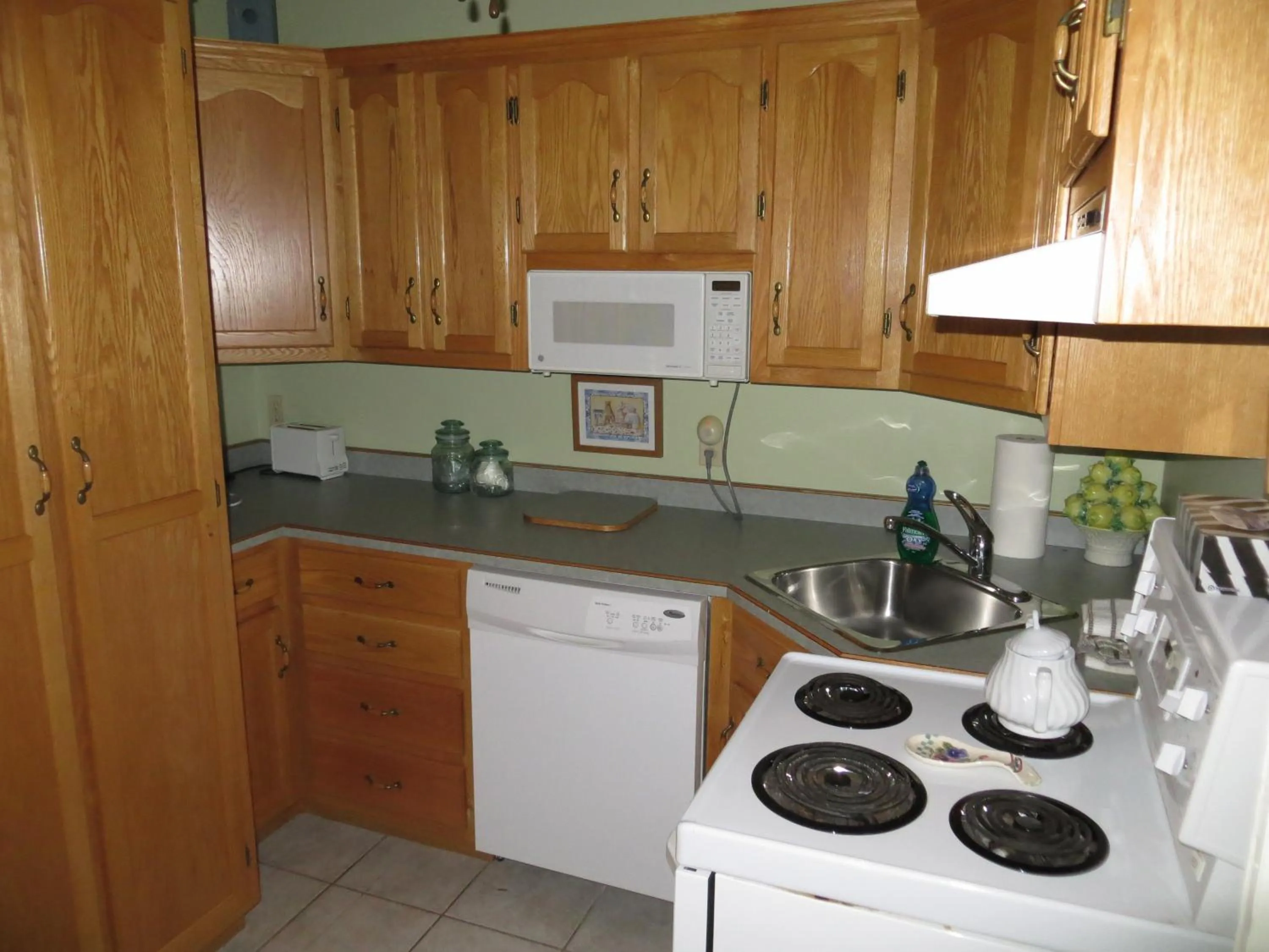 Kitchen or kitchenette in Chipman Hill Suites - Union Street