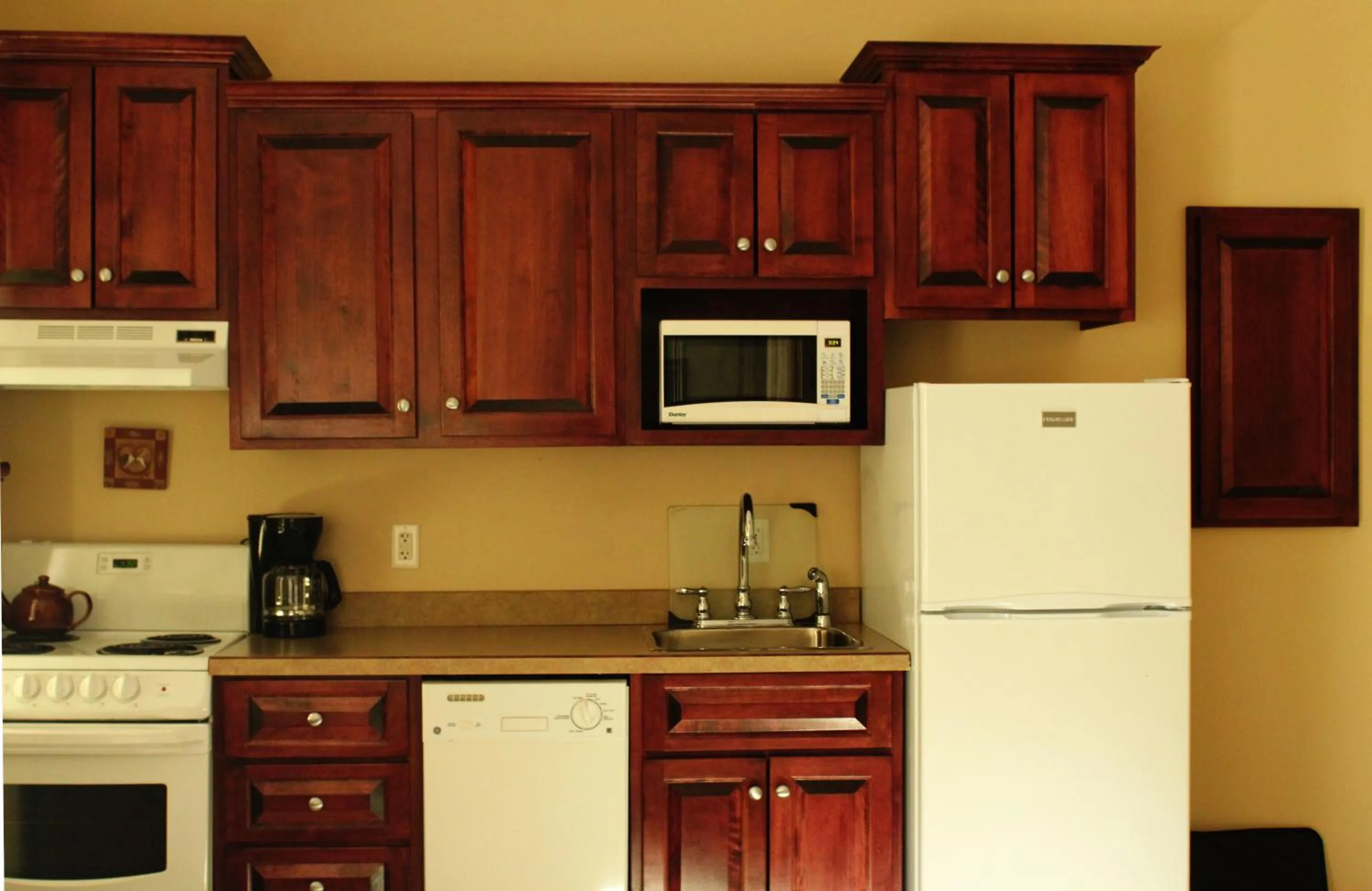 Kitchen or kitchenette in Chipman Hill Suites - Union Street