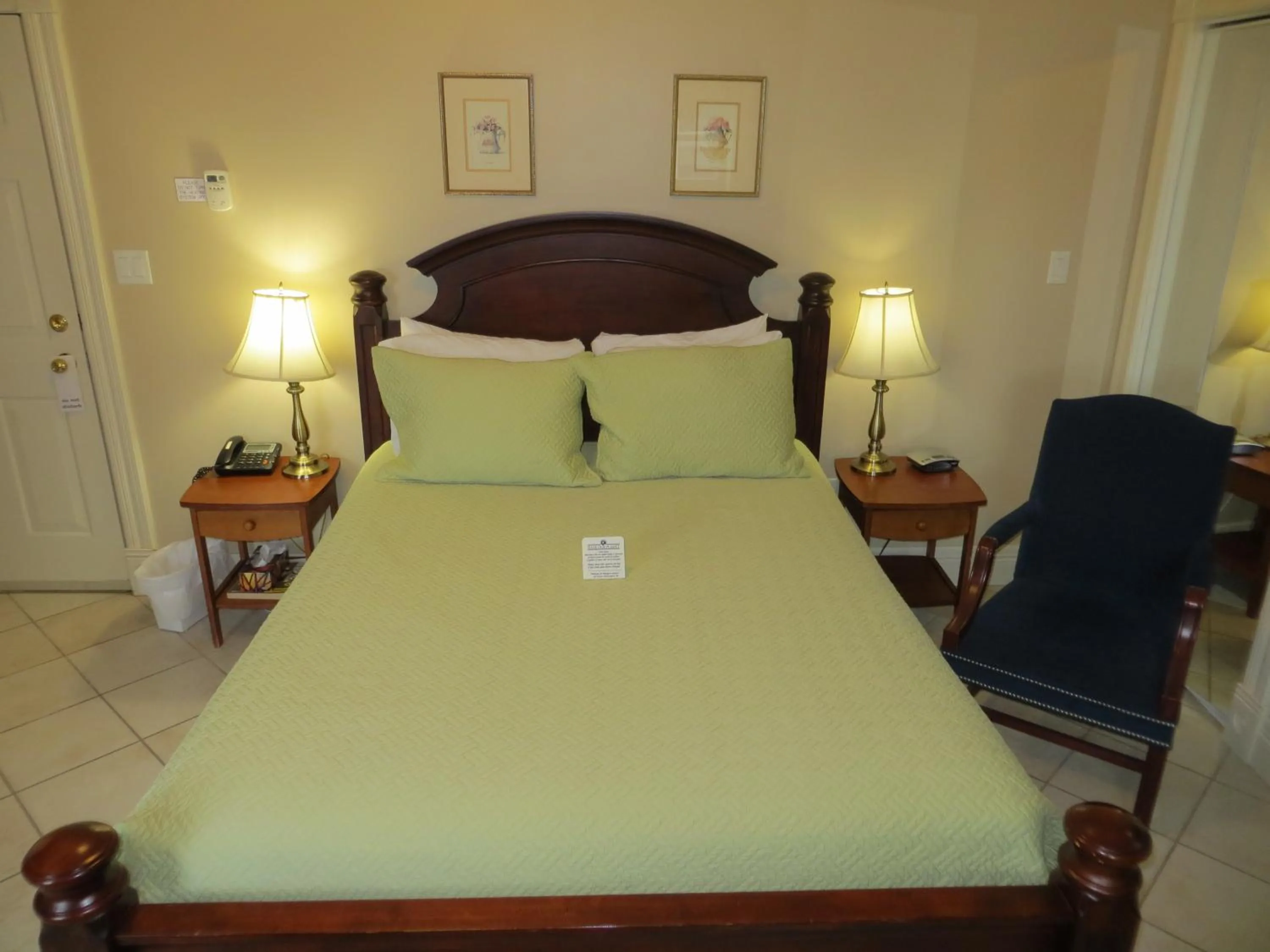 Bed in Chipman Hill Suites - Union Street