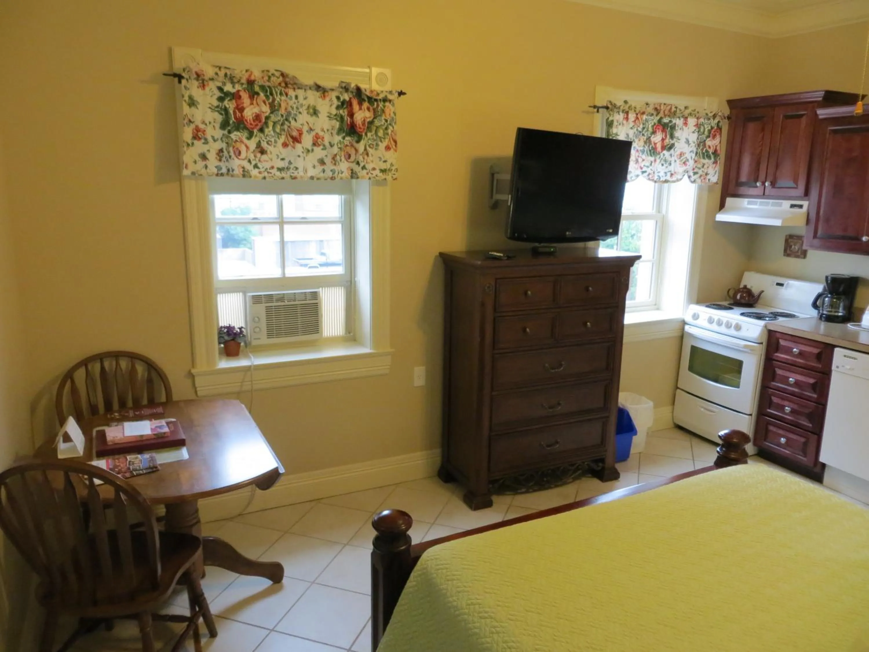 Bedroom in Chipman Hill Suites - Union Street