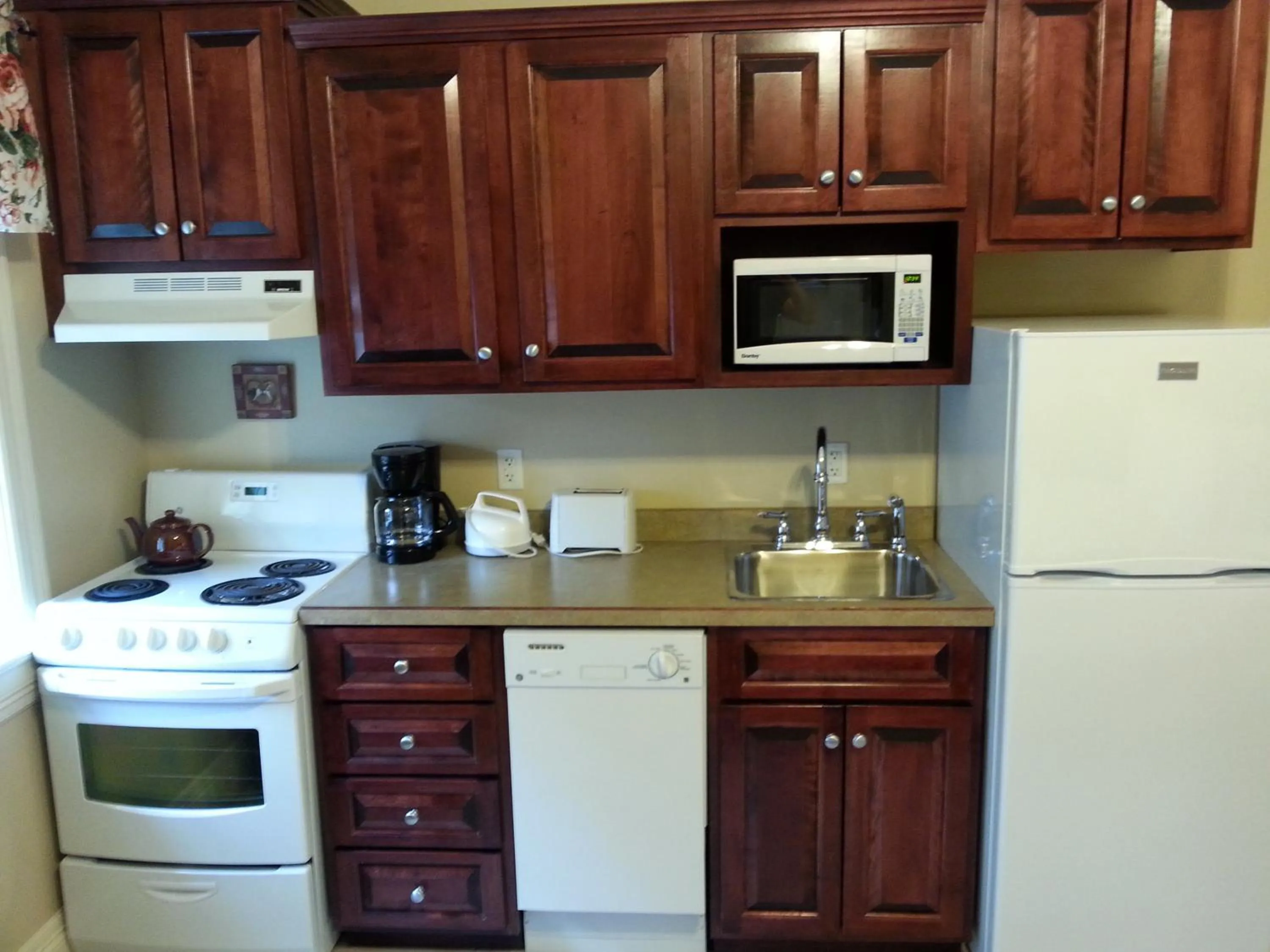 Kitchen or kitchenette in Chipman Hill Suites - Union Street