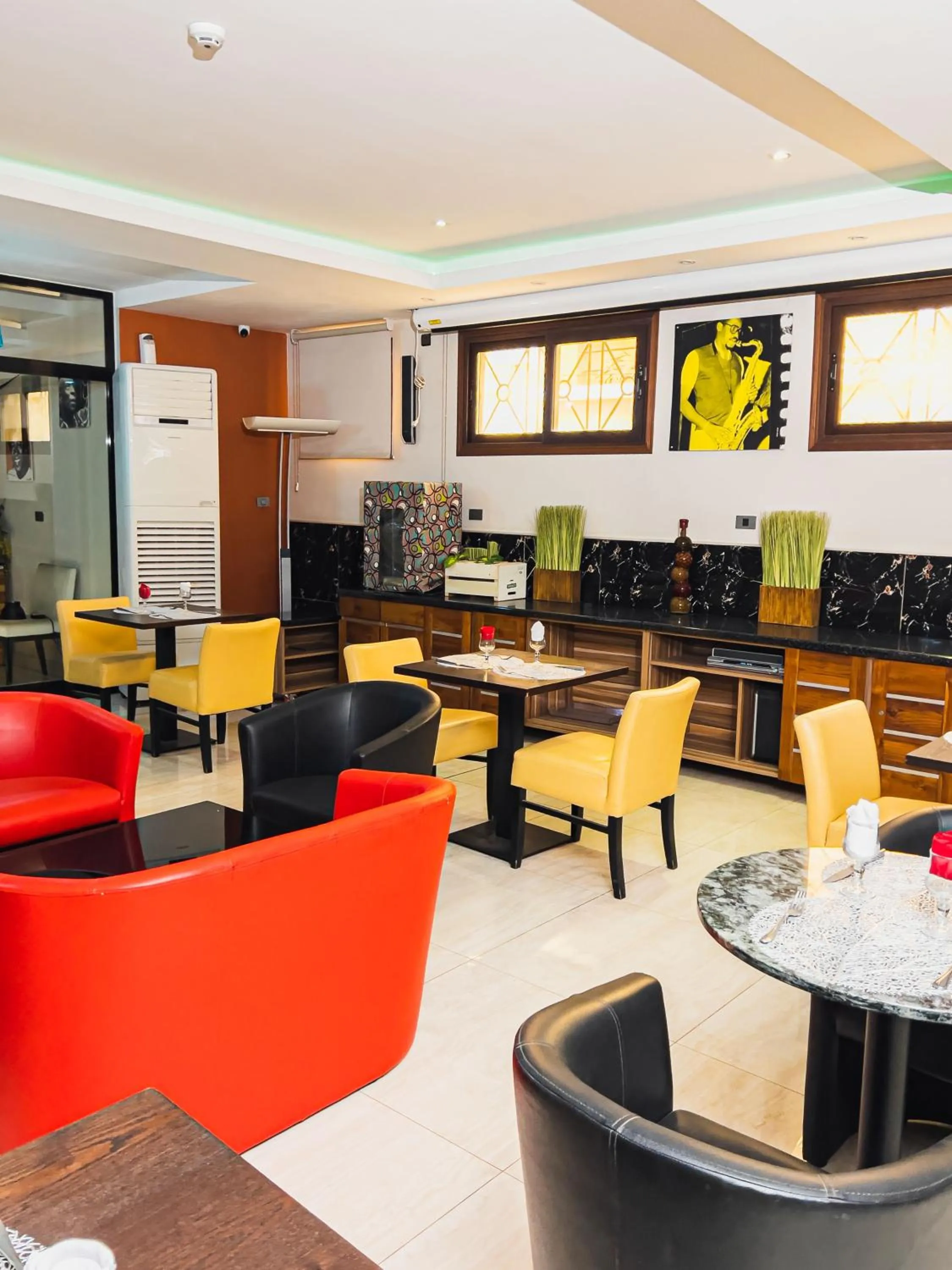 Restaurant/places to eat in Hotel VDN by Good Rade