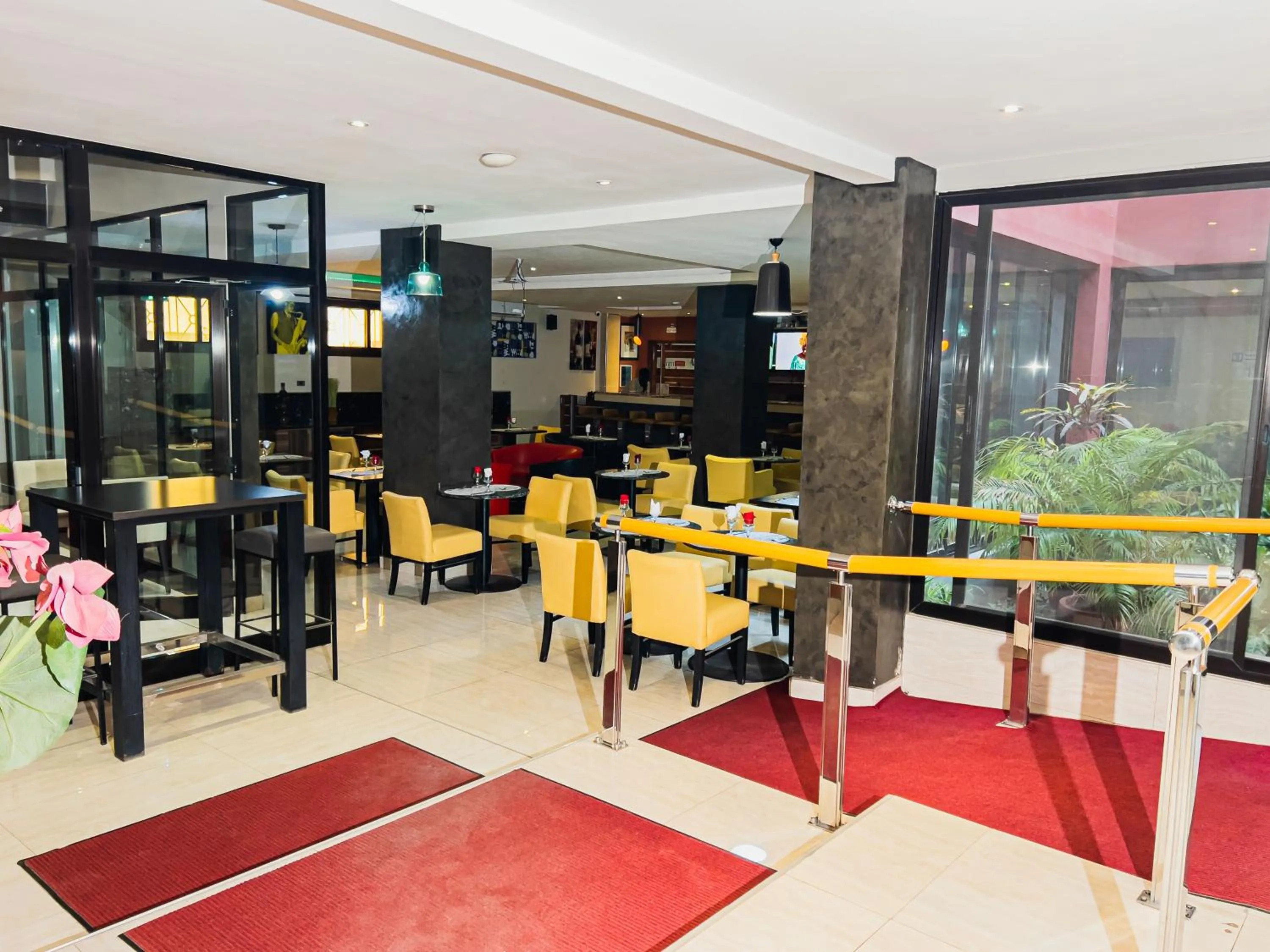 Restaurant/places to eat in Hotel VDN by Good Rade