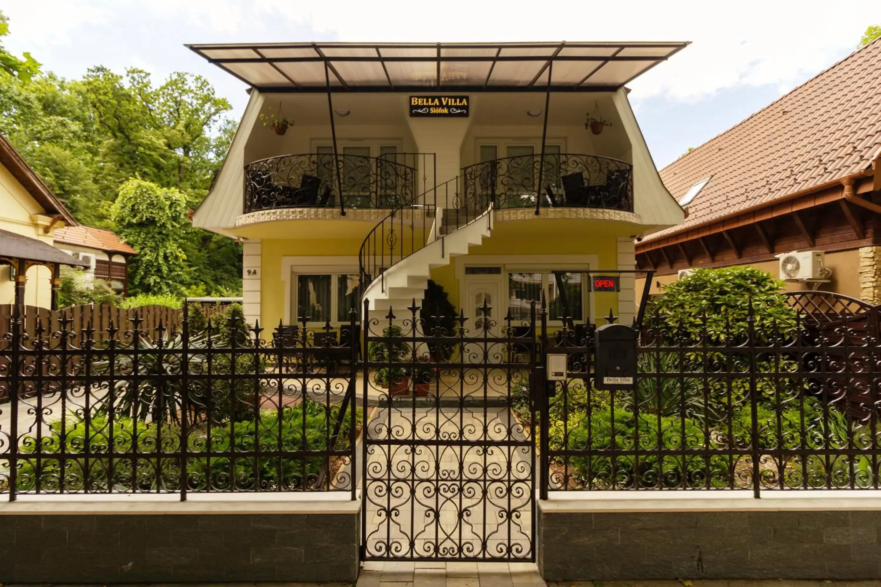 Bella Villa Bella Villa