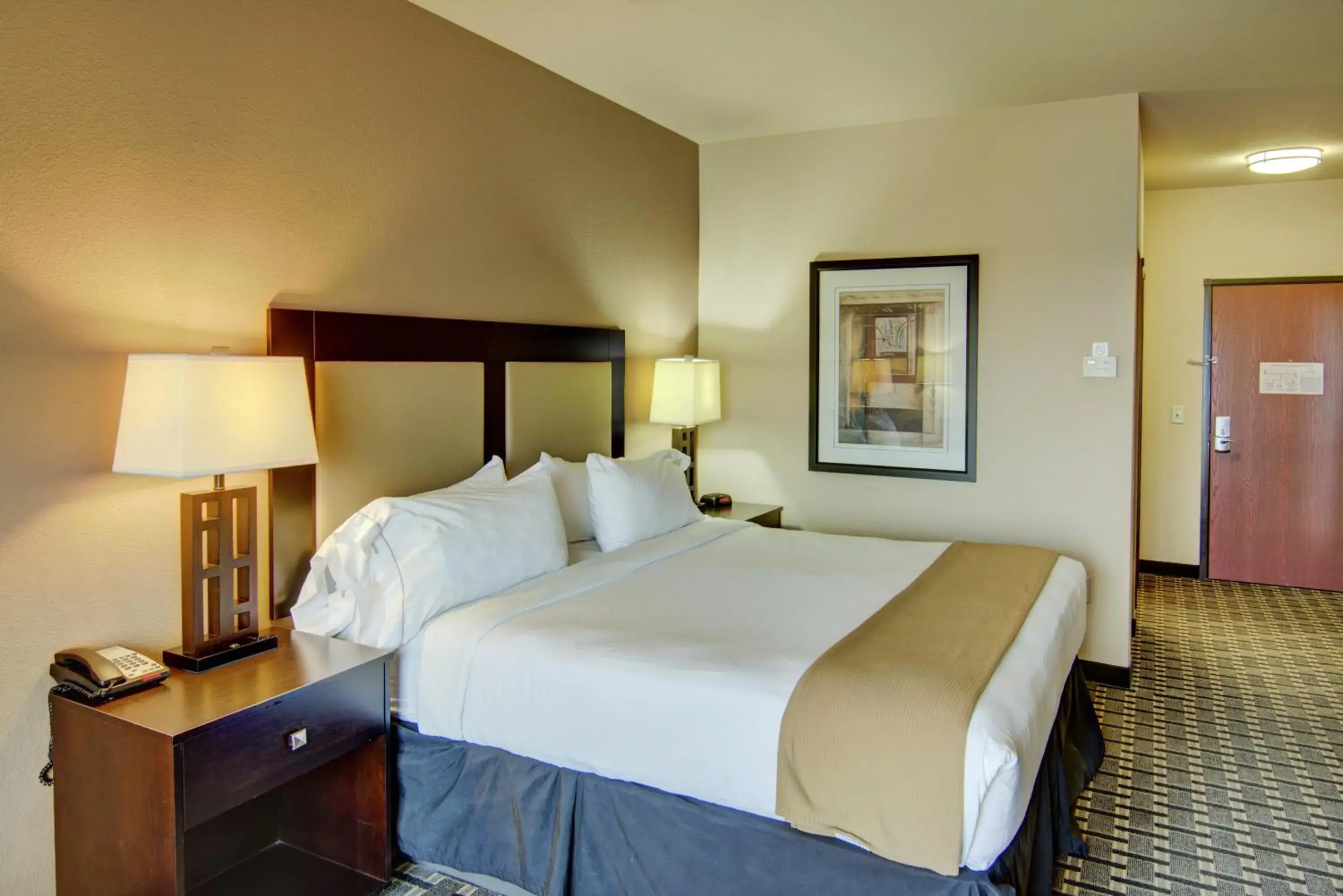 Bedroom, Bed in Holiday Inn Express Hotel & Suites Paris by IHG Bedroom, Bed in Holiday Inn Express Hotel & Suites Paris by IHG