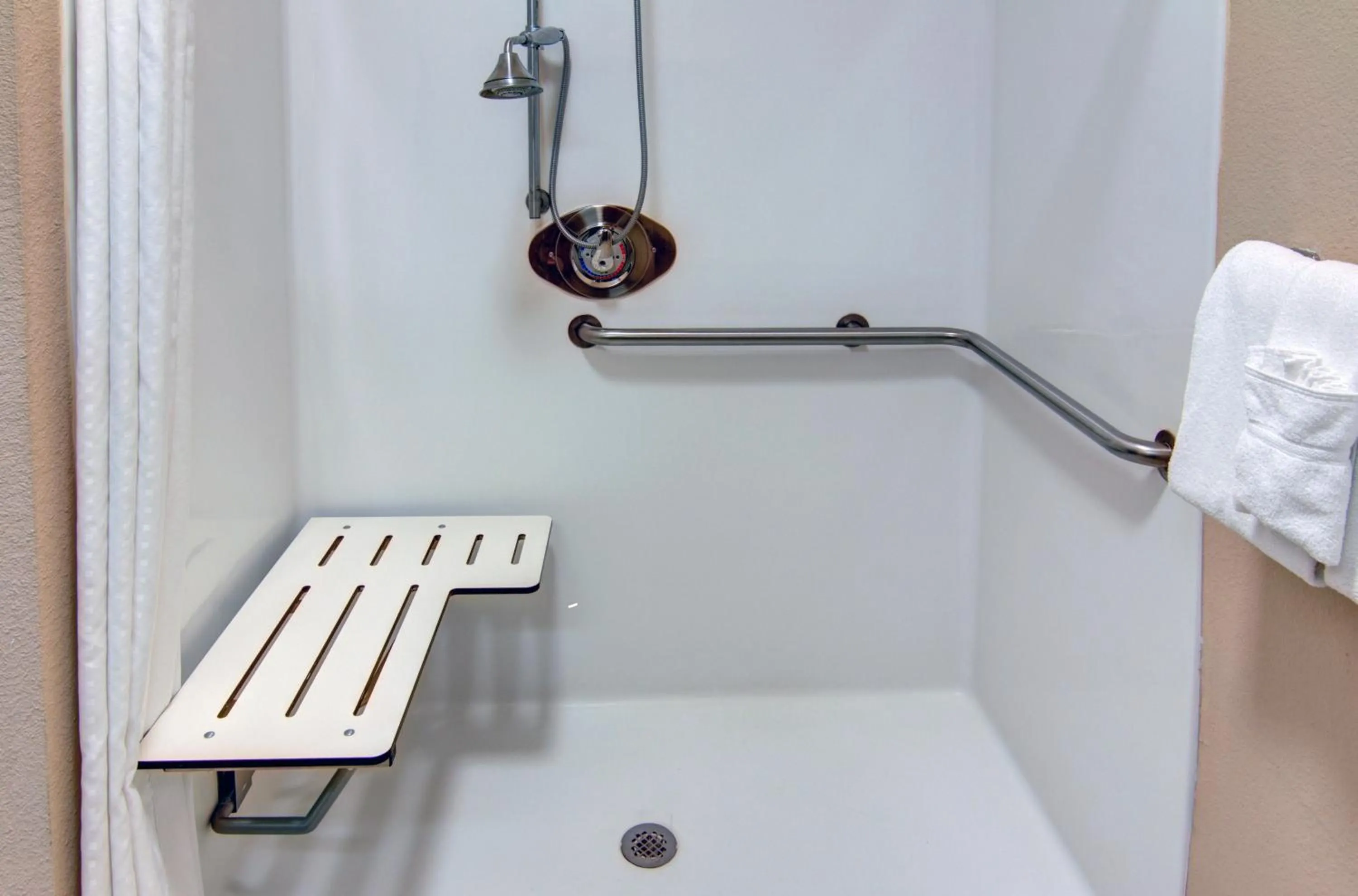 Bathroom in Holiday Inn Express Hotel & Suites Paris by IHG