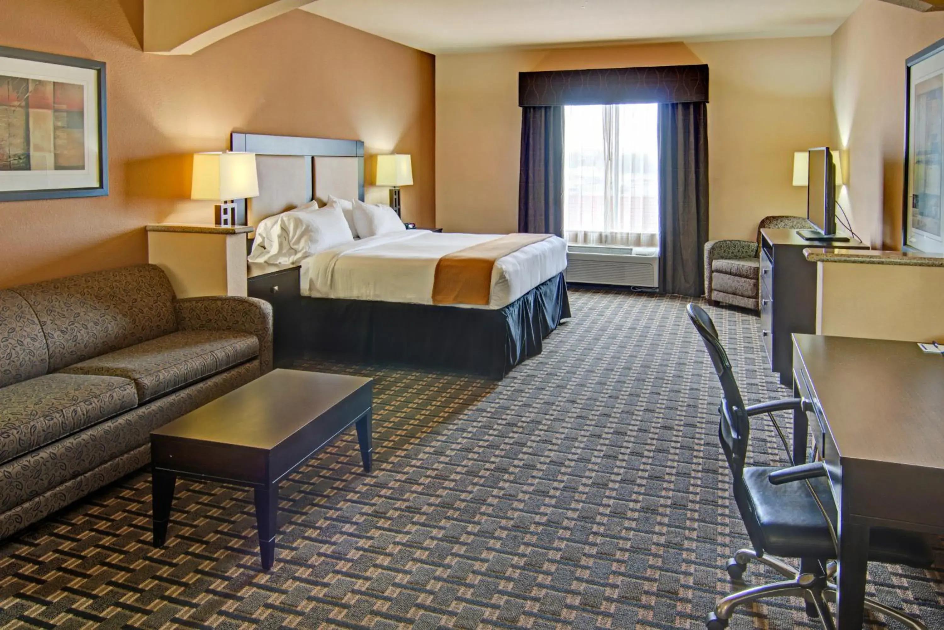 Photo of the whole room, Bed in Holiday Inn Express Hotel & Suites Paris by IHG Photo of the whole room, Bed in Holiday Inn Express Hotel & Suites Paris by IHG