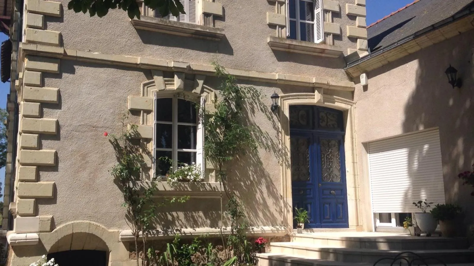 Facade/entrance in Manoir la Rumillette