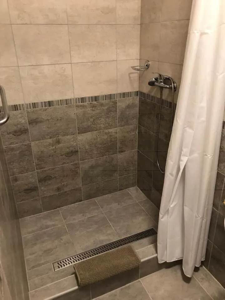 Bathroom in Halász Airport Panzio