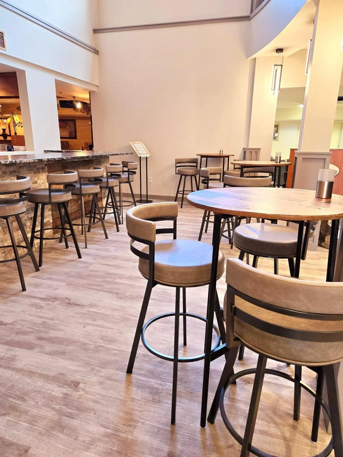 Lounge or bar in Wyndham Garden Otsego-Minneapolis