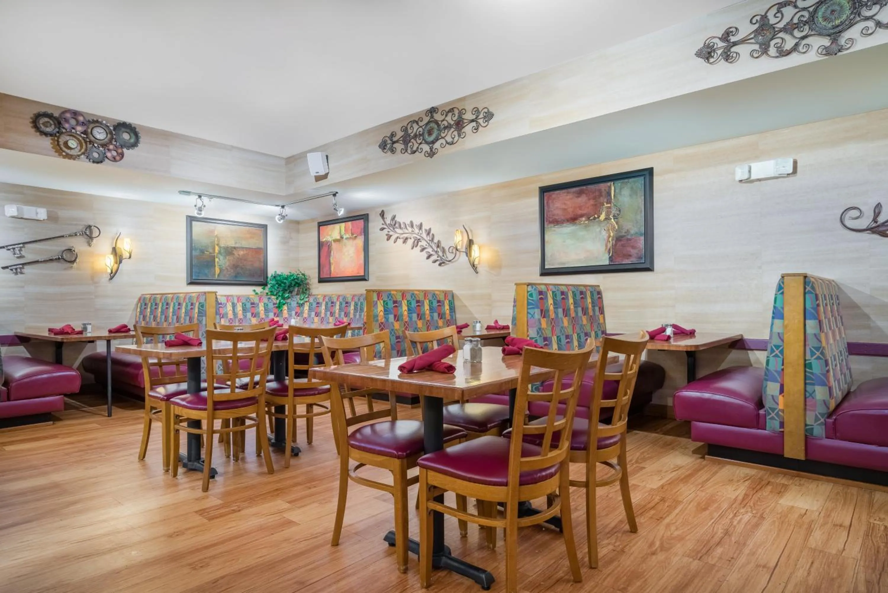 Restaurant/places to eat in Wyndham Garden Otsego-Minneapolis