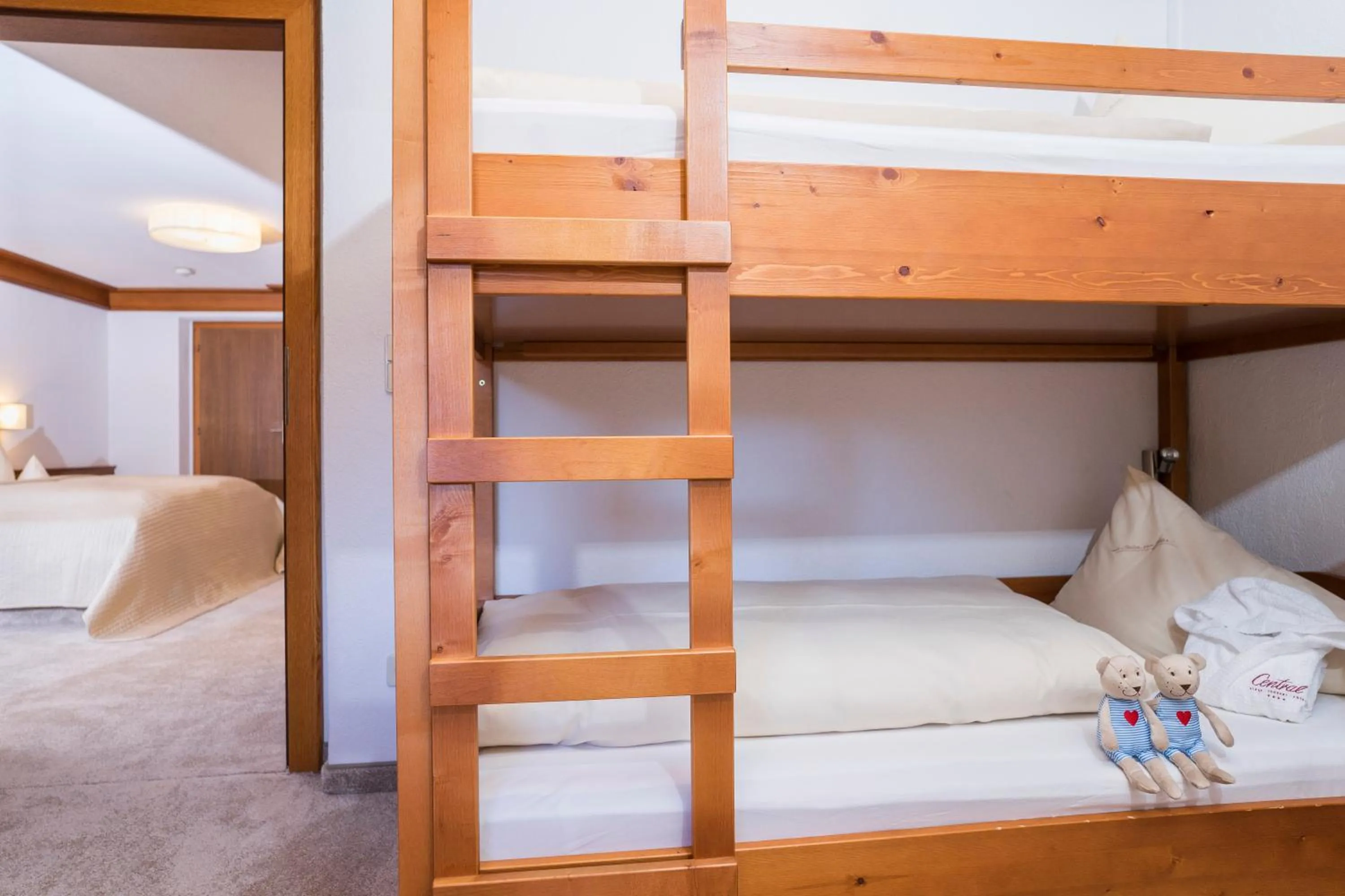 children, Bed in Alpen-Comfort-Hotel Central