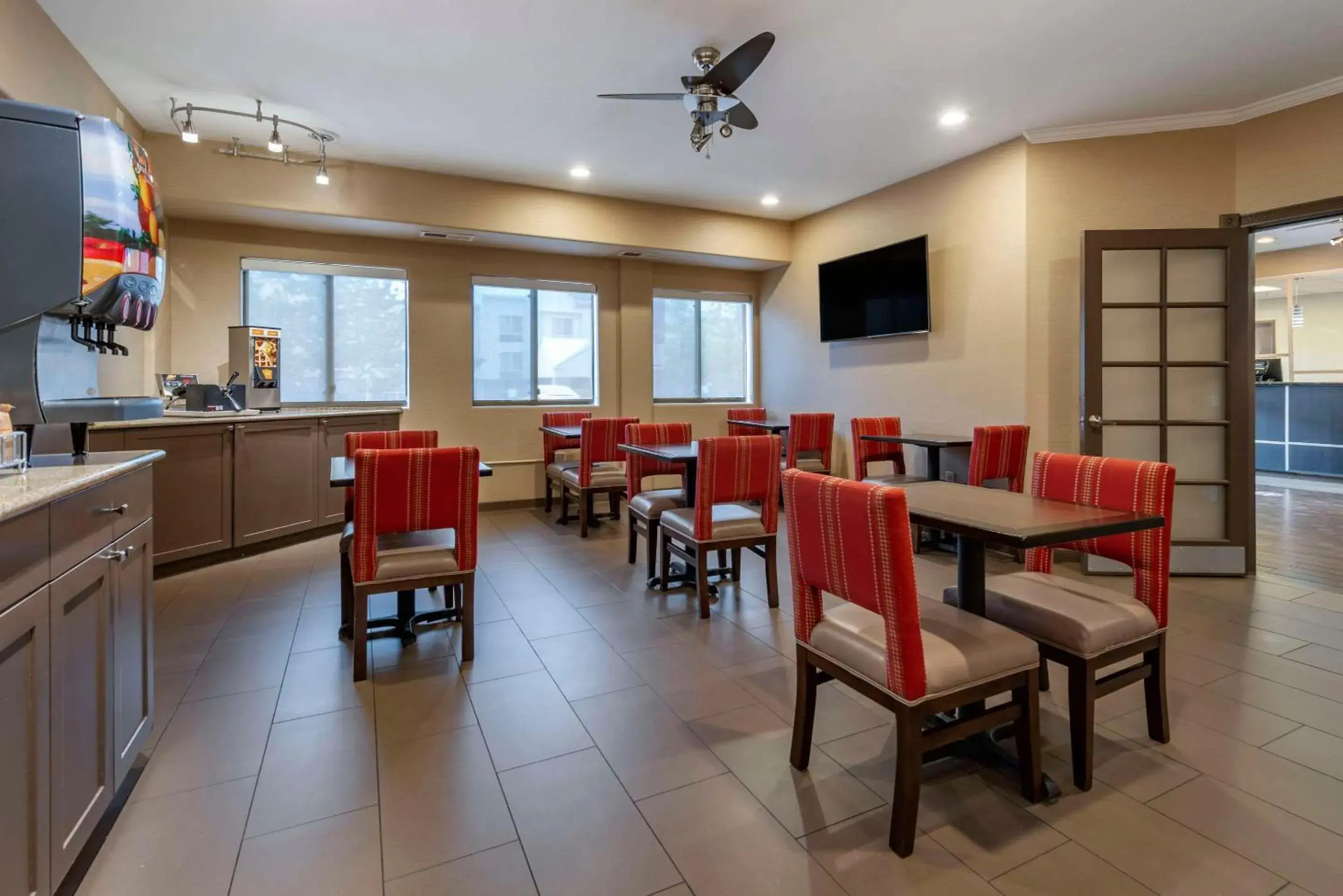 Breakfast in Comfort Suites Highlands Ranch Denver Tech Center Area Breakfast in Comfort Suites Highlands Ranch Denver Tech Center Area