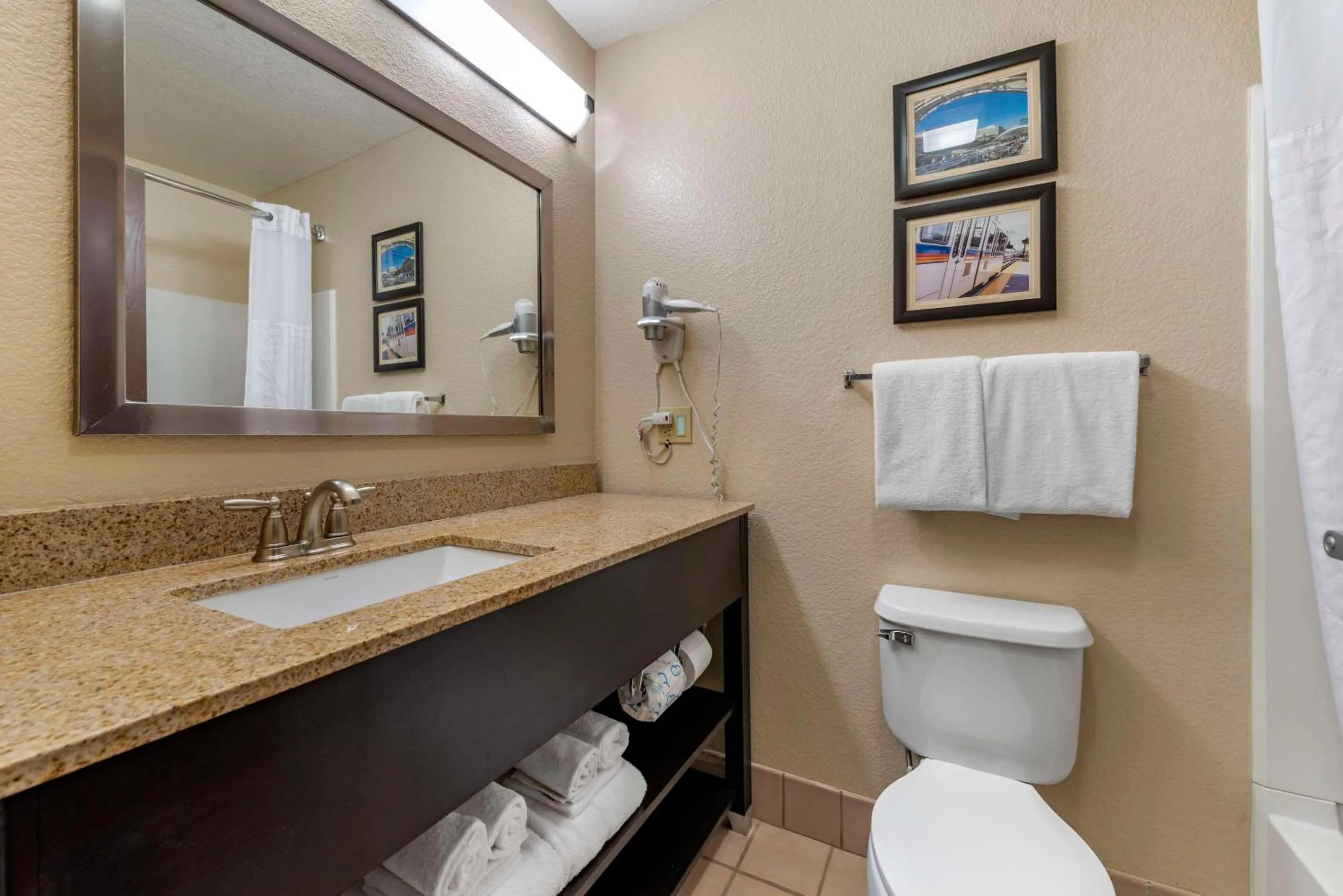 Bathroom in Comfort Suites Highlands Ranch Denver Tech Center Area