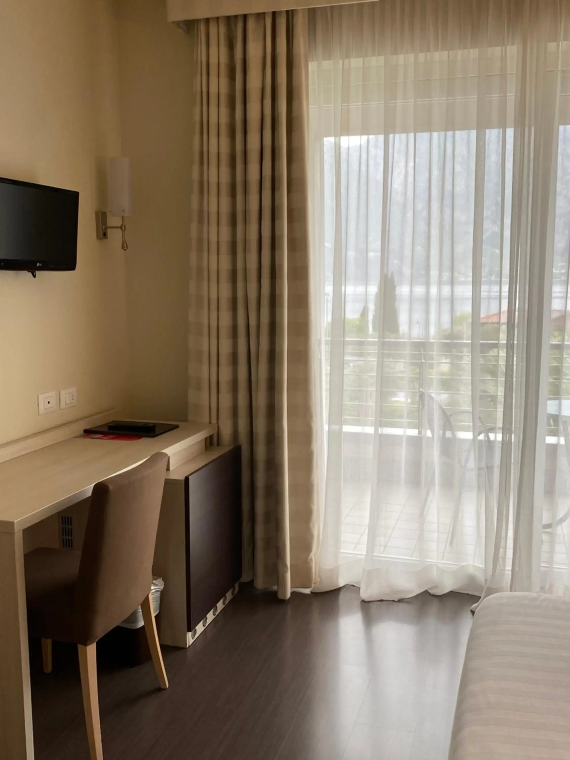 Triple Room with Lake View in Hotel Campagnola Triple Room with Lake View in Hotel Campagnola