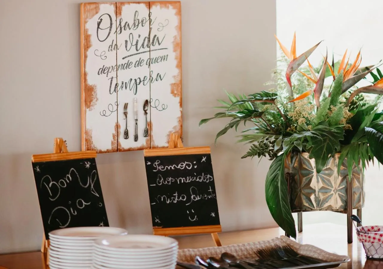 Text overlay in Hotel Chalé Capitólio