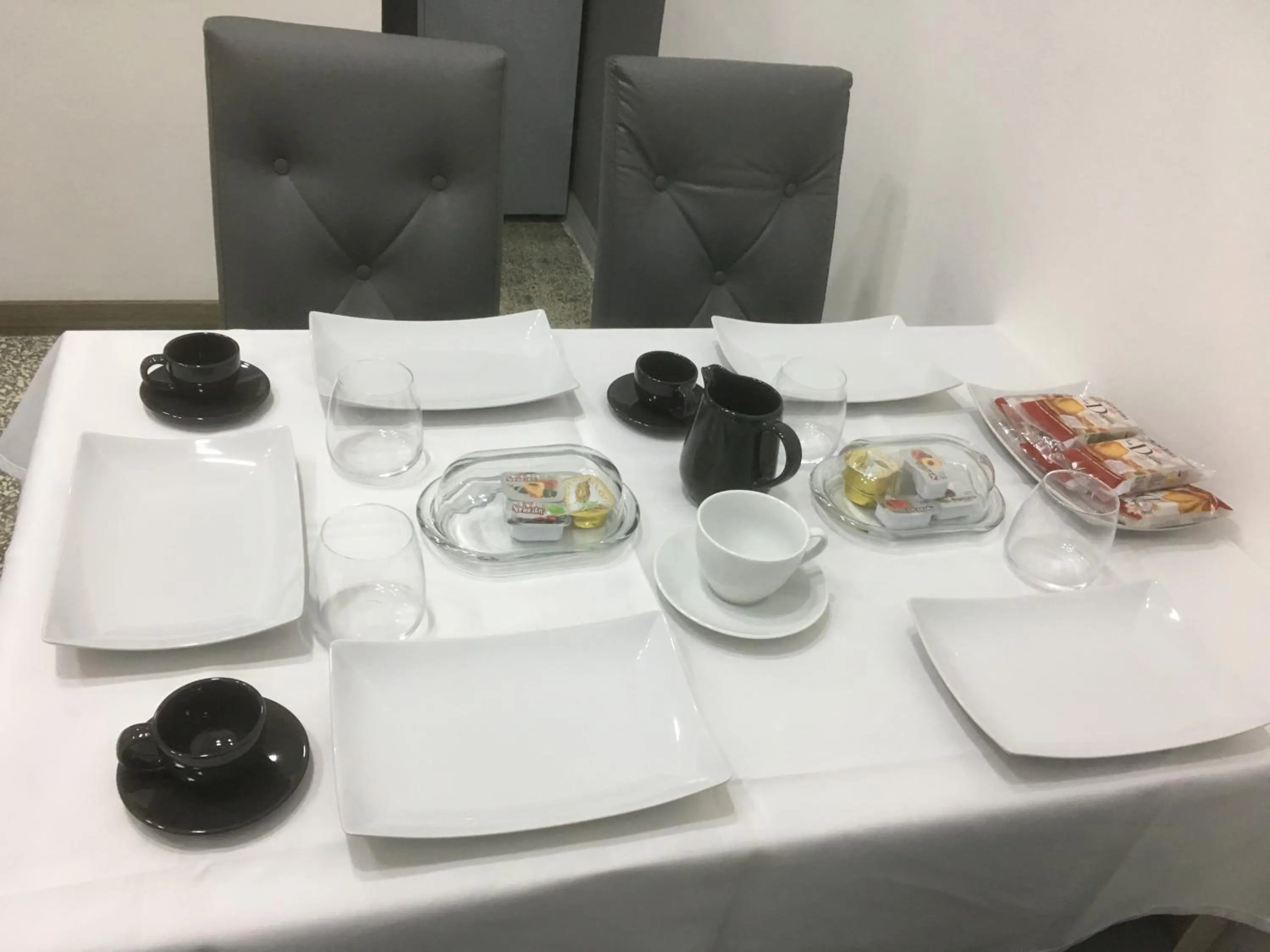 Dining area in MB95 - Mezzocannone Luxurious Bed&Breakfast