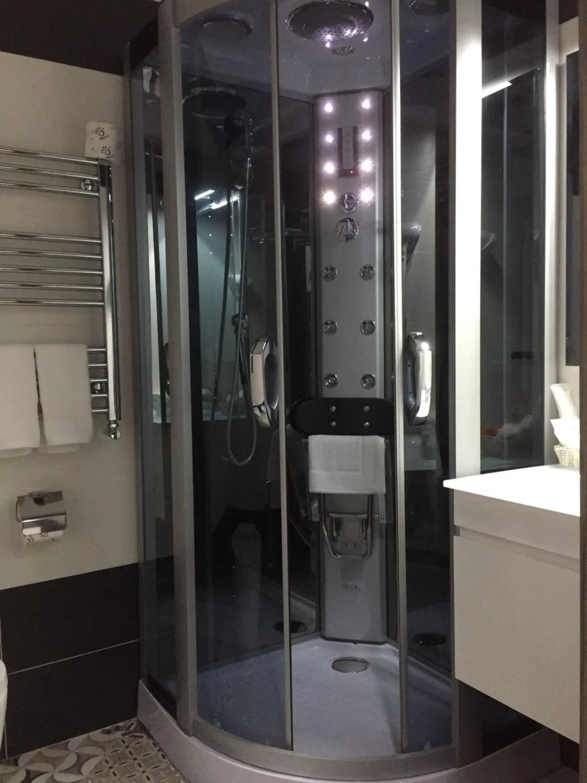 Bathroom in MB95 - Mezzocannone Luxurious Bed&Breakfast