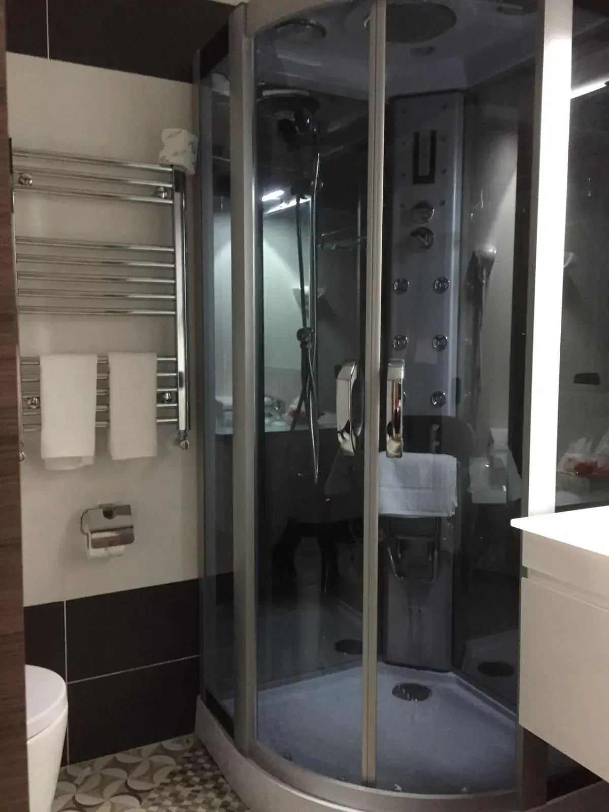 Bathroom in MB95 - Mezzocannone Luxurious Bed&Breakfast Bathroom in MB95 - Mezzocannone Luxurious Bed&Breakfast