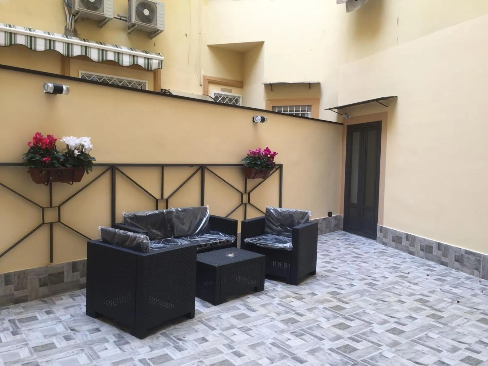 MB95 - Mezzocannone Luxurious Bed&Breakfast