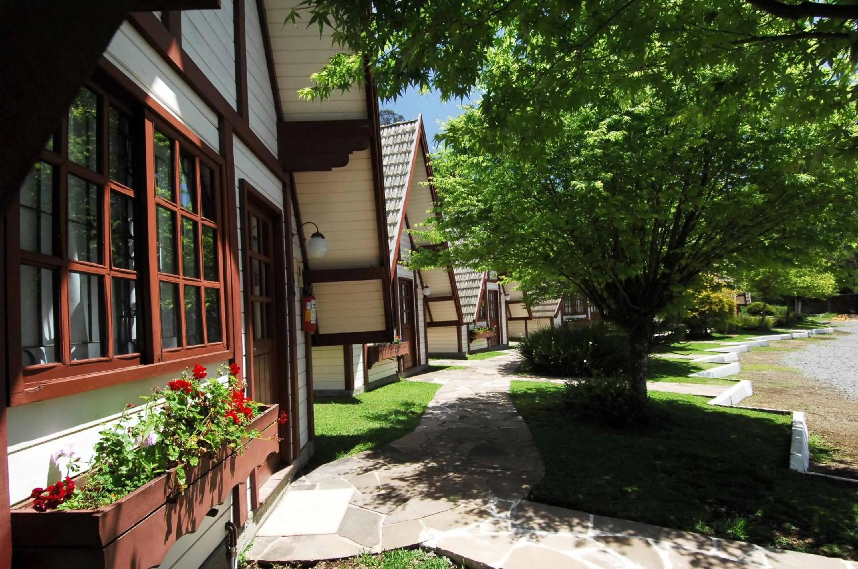 Property building in Hotel Pousada das Flores