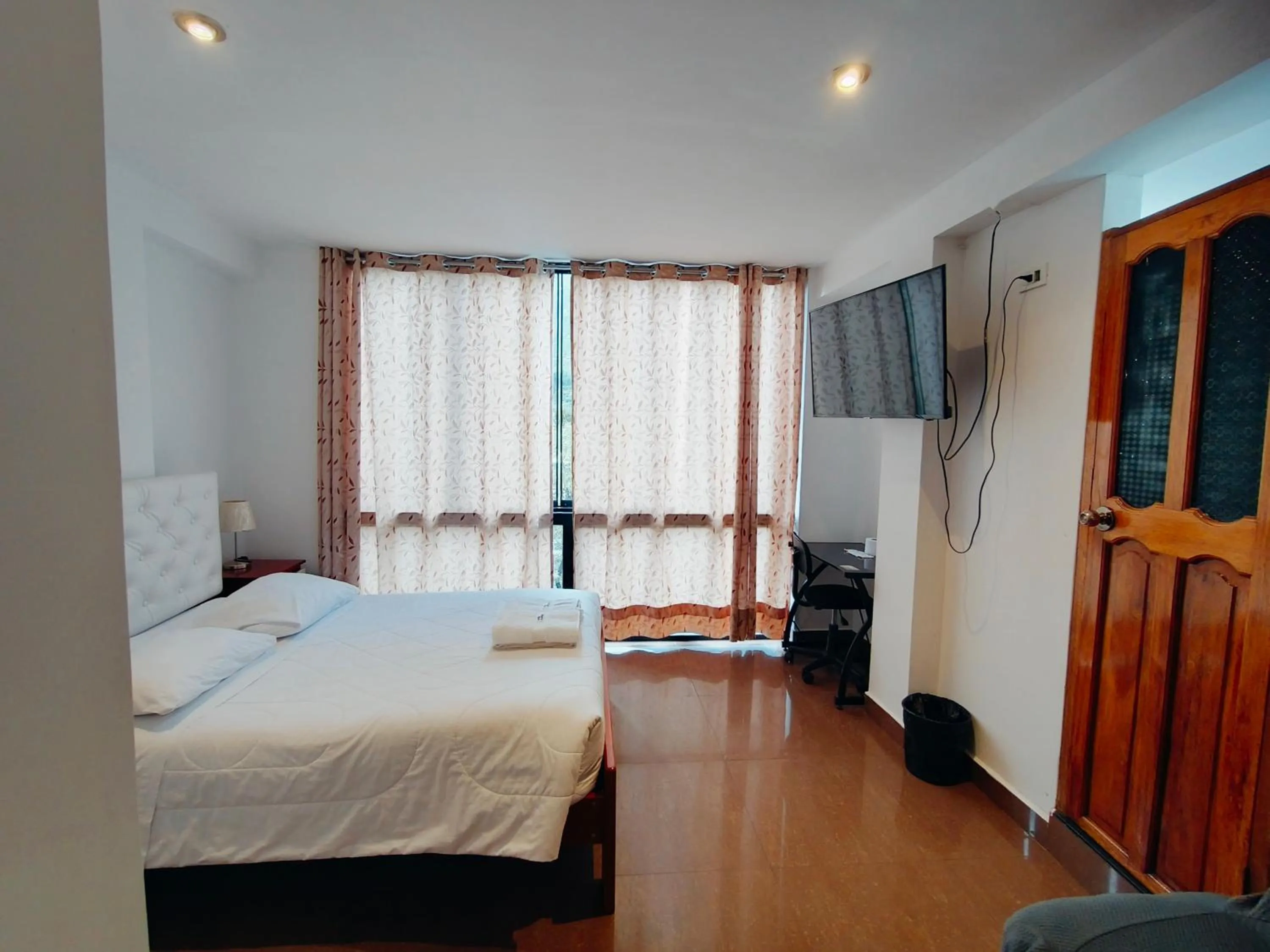 Bed in Hotel California Calca