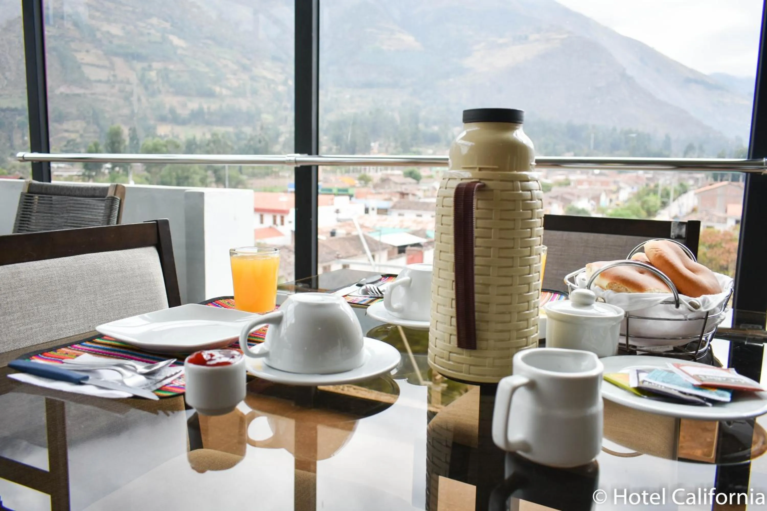 Breakfast in Hotel California Calca