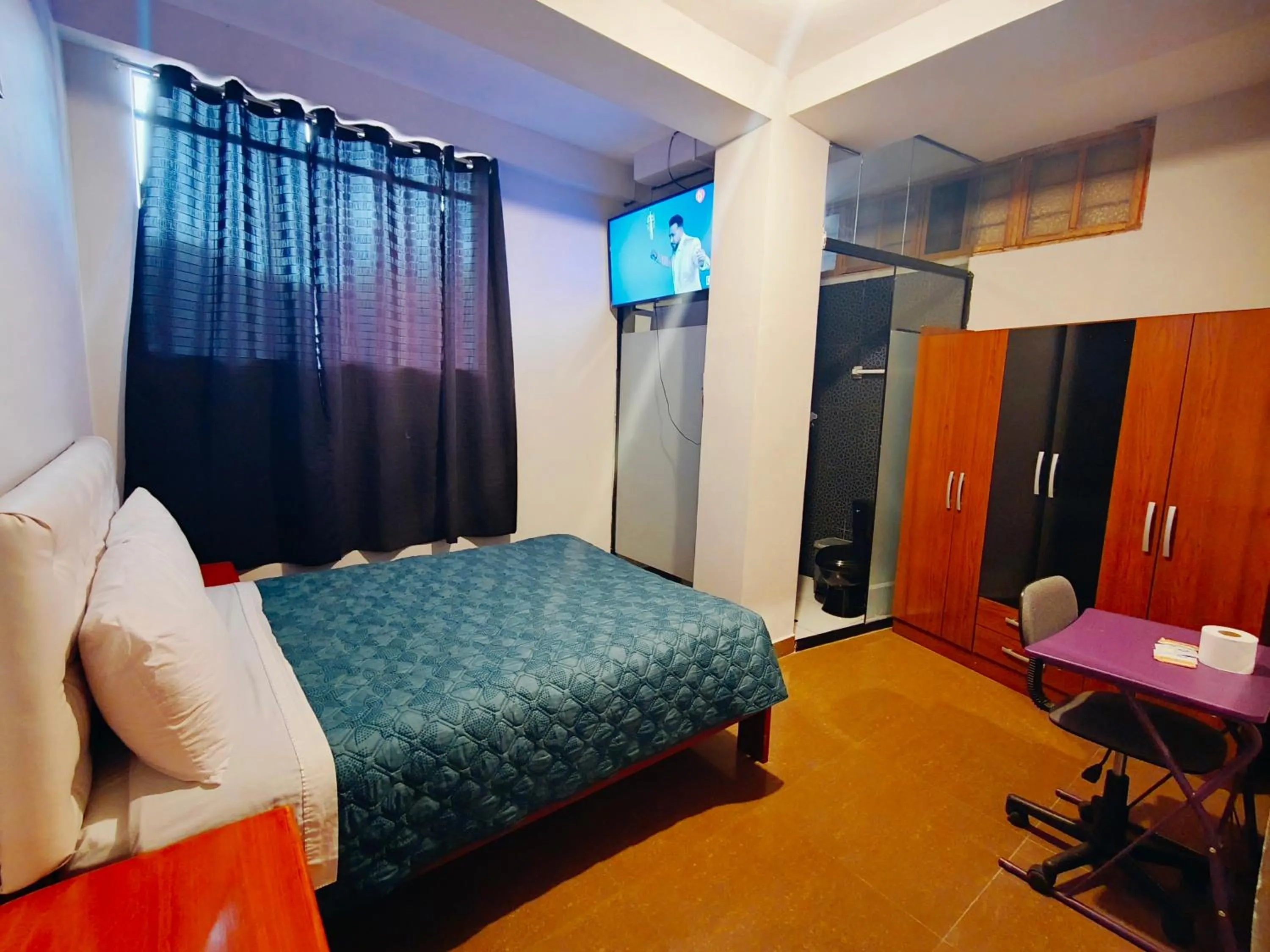 Bed in Hotel California Calca