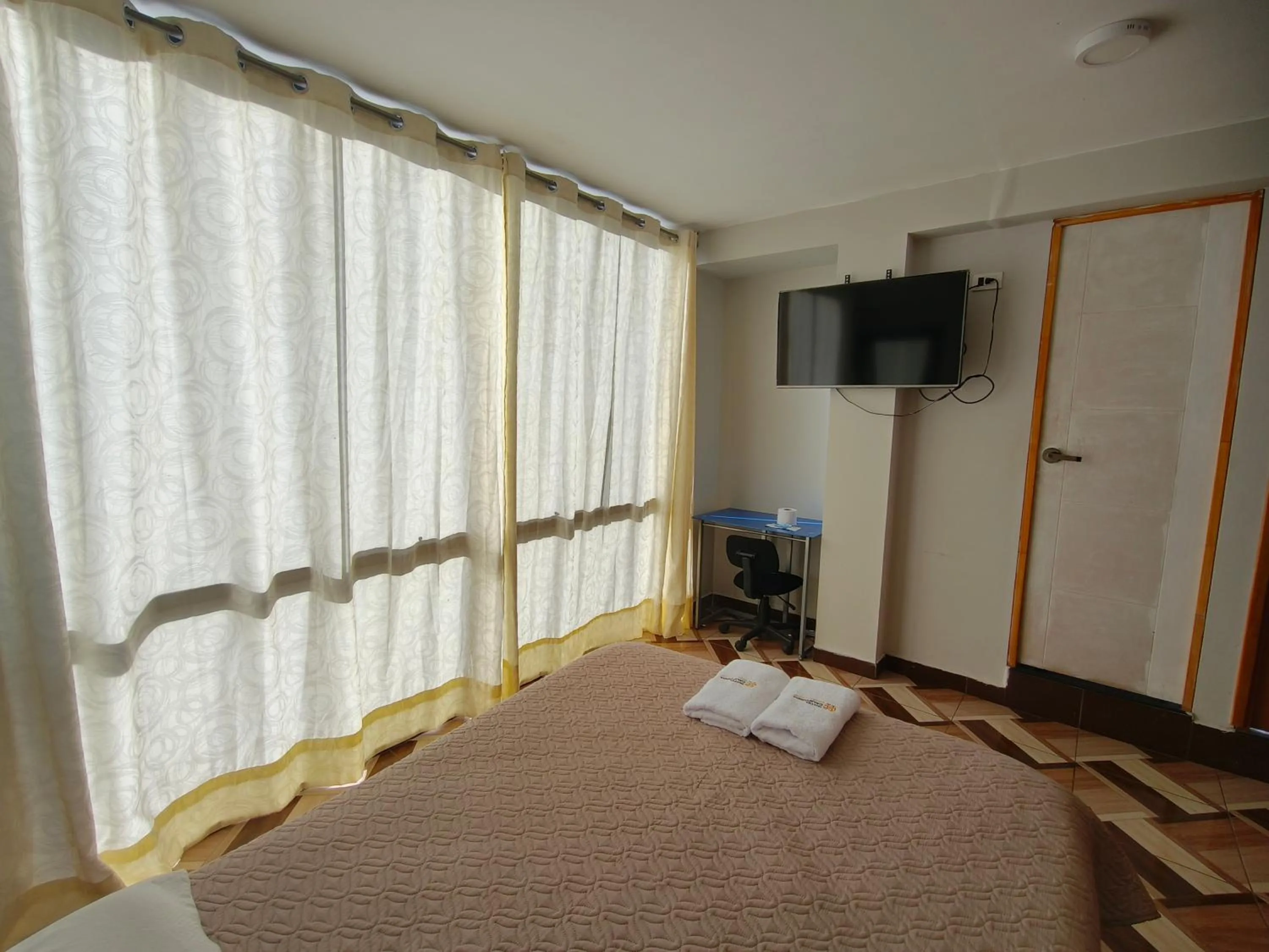 Bed in Hotel California Calca