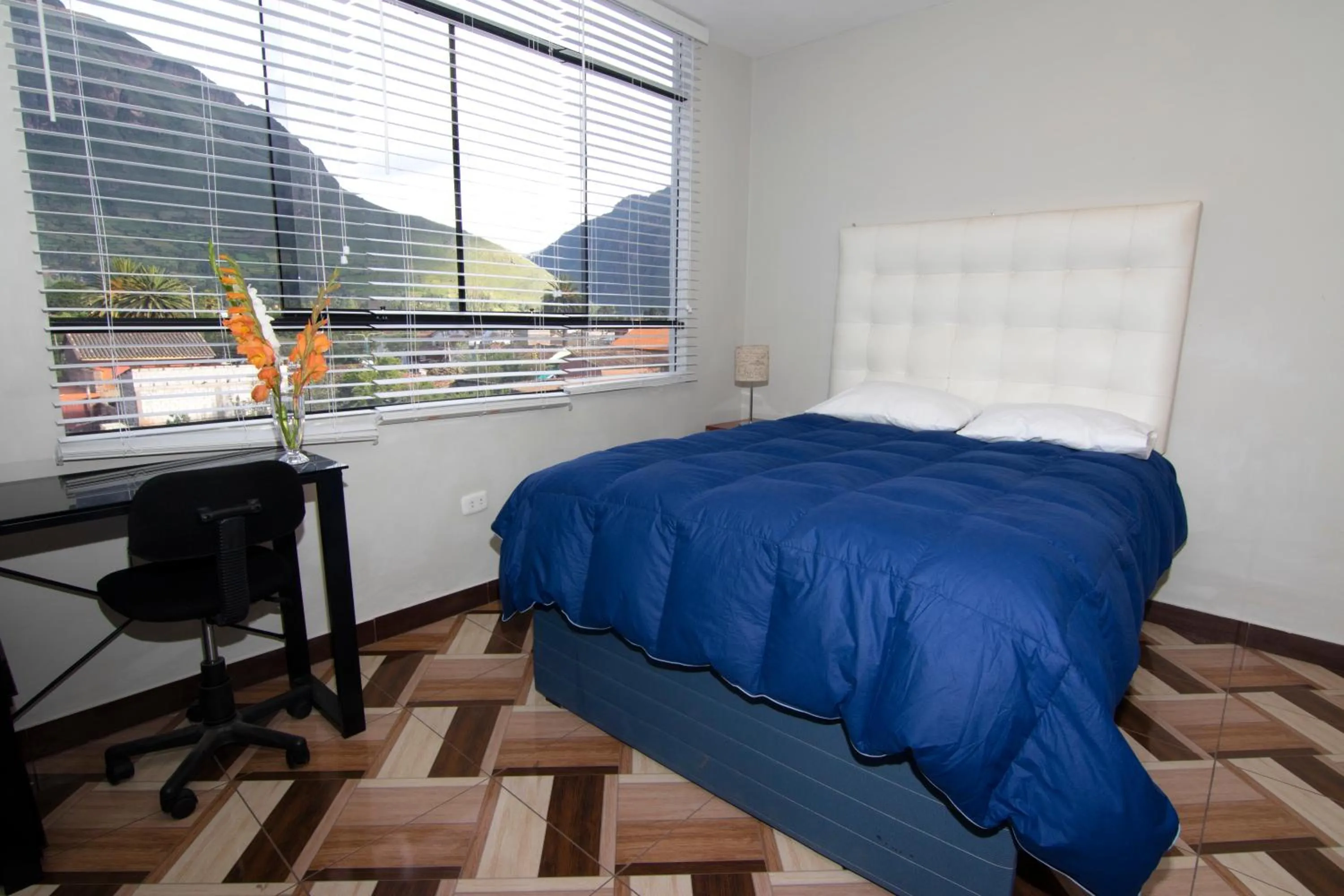 Bedroom, Bed in Hotel California Calca