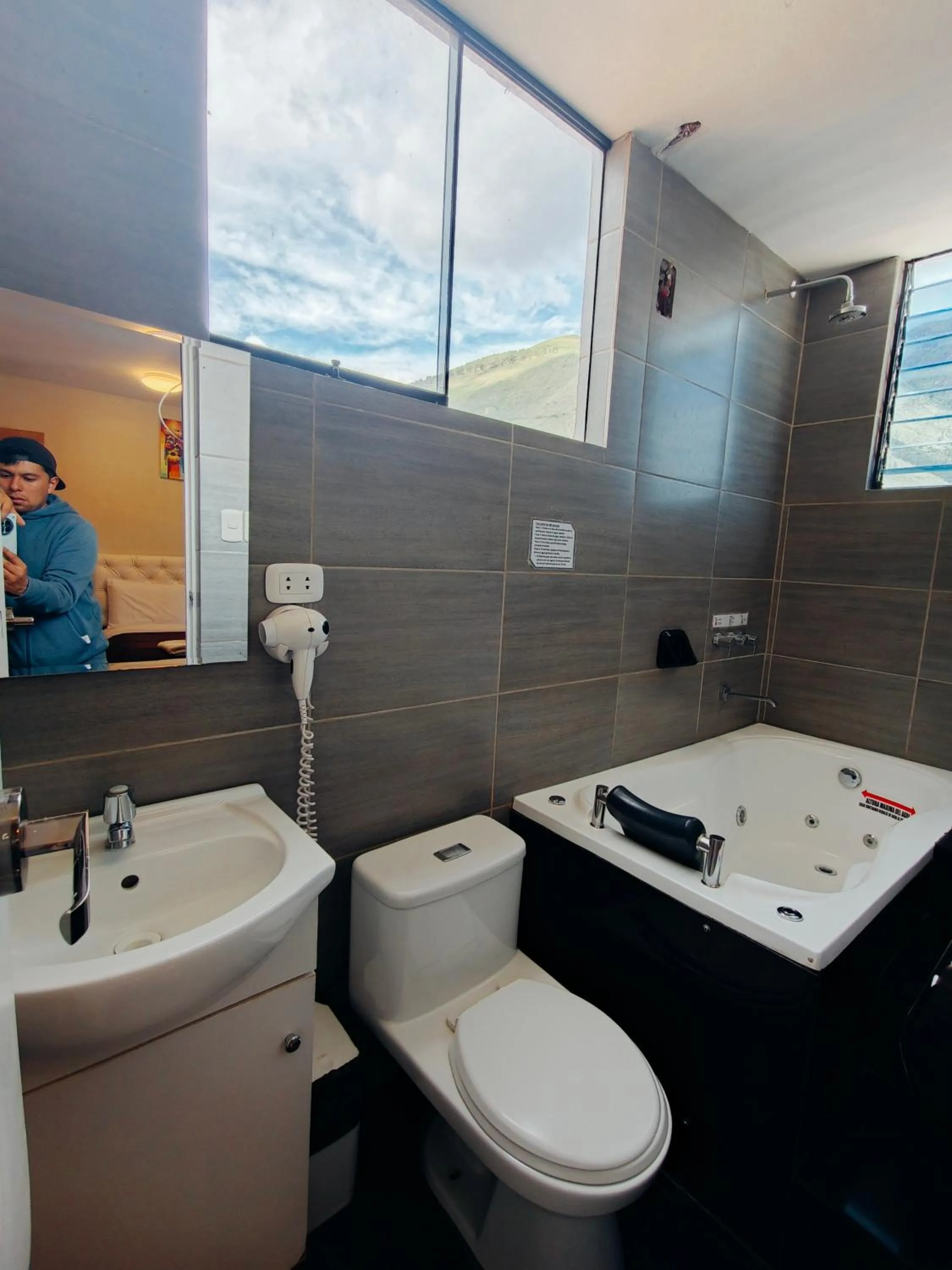 Hotel California Calca