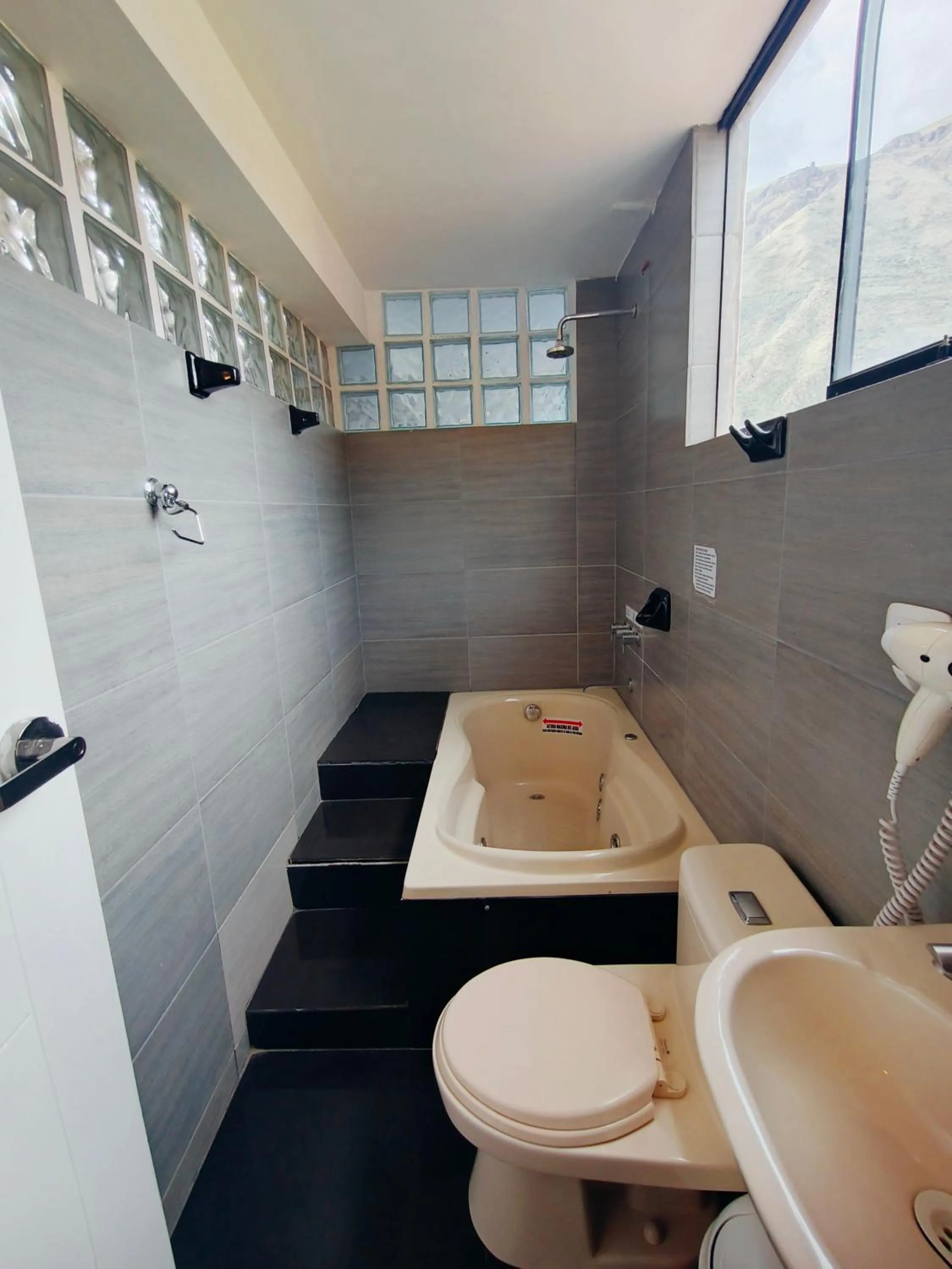 Hotel California Calca