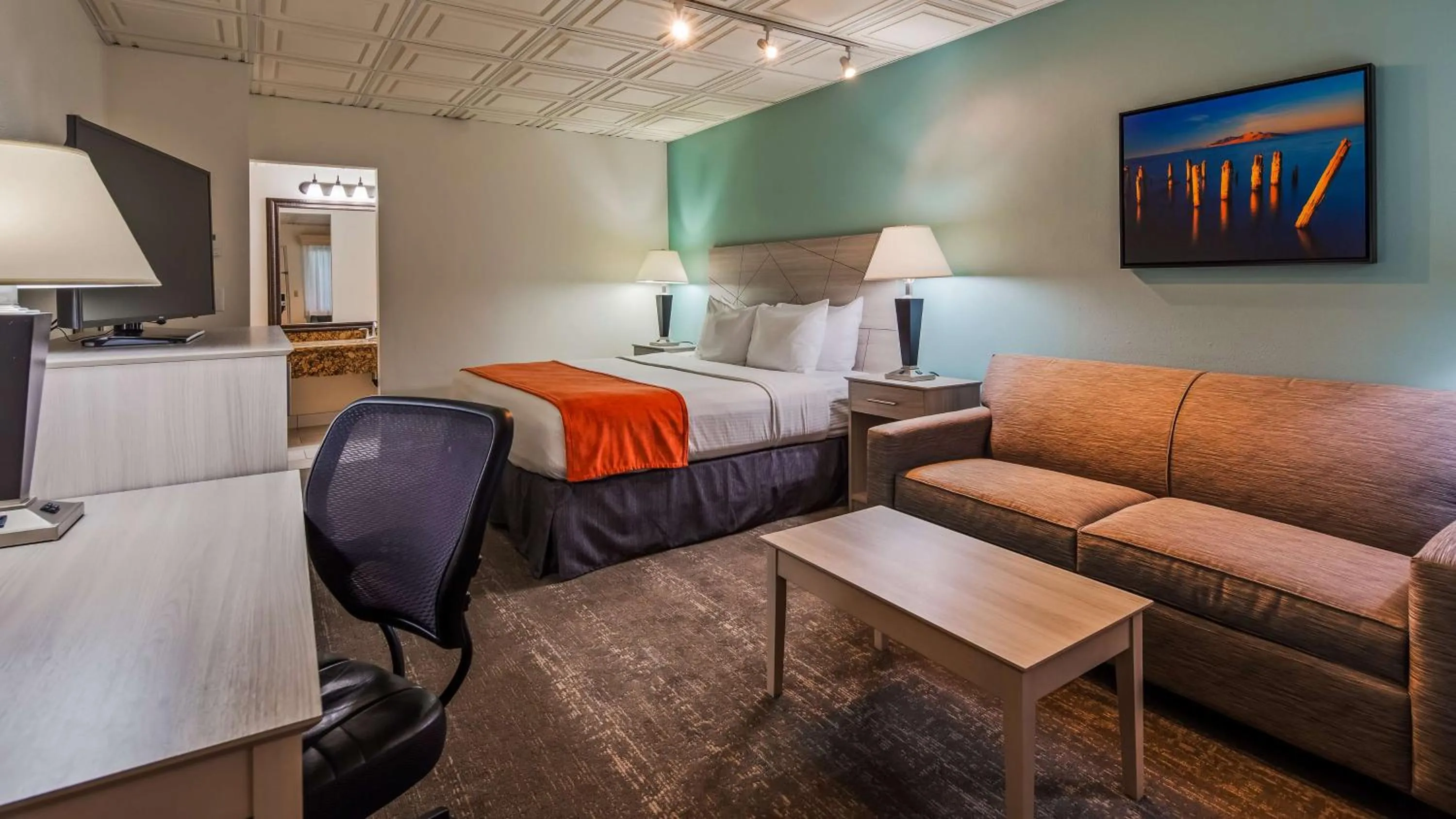 Photo of the whole room, Bed in Best Western Inn Tooele