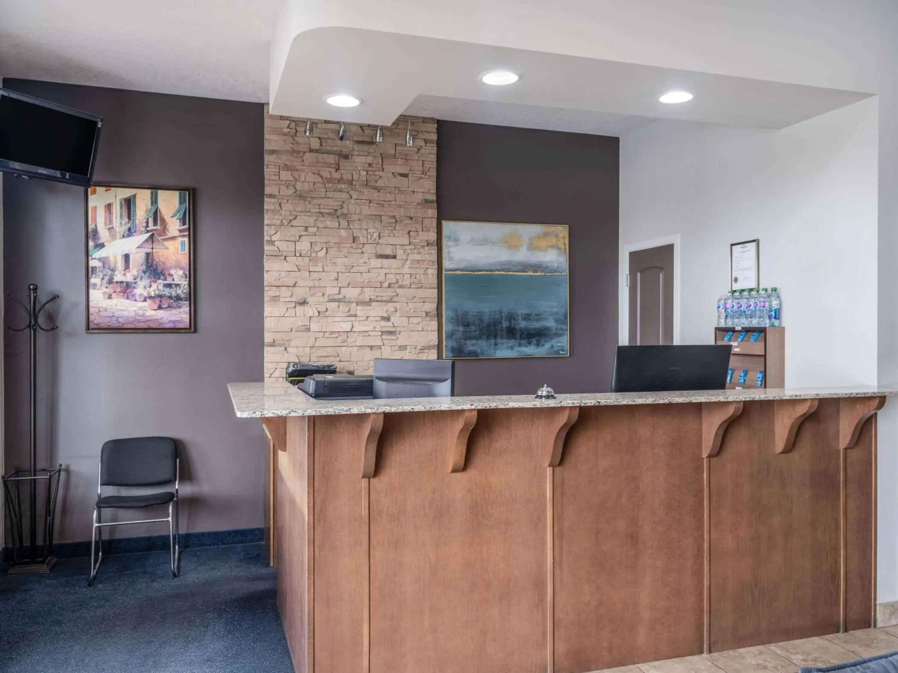Lobby or reception in Travelodge by Wyndham Wetaskiwin Lobby or reception in Travelodge by Wyndham Wetaskiwin