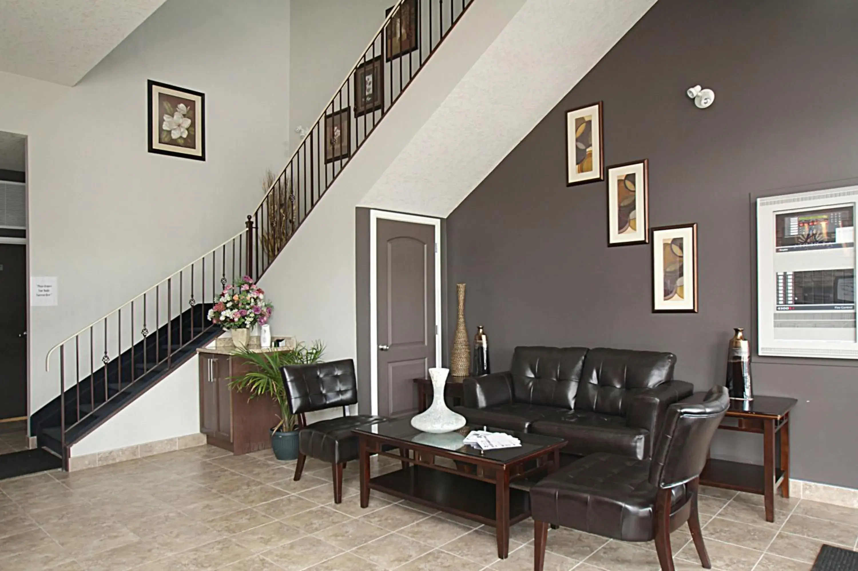 Lobby or reception in Travelodge by Wyndham Wetaskiwin Lobby or reception in Travelodge by Wyndham Wetaskiwin