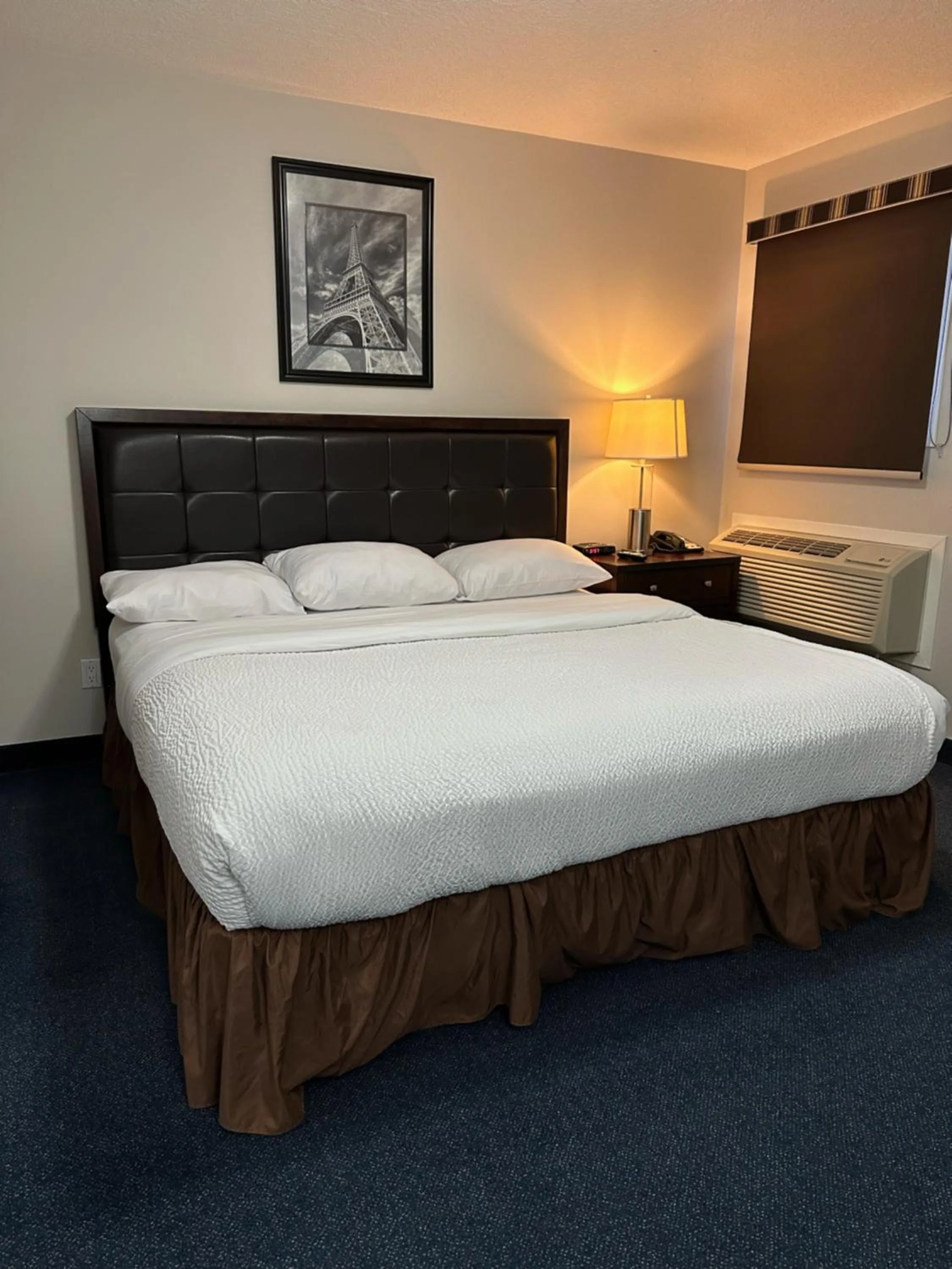 Bed in Travelodge by Wyndham Wetaskiwin