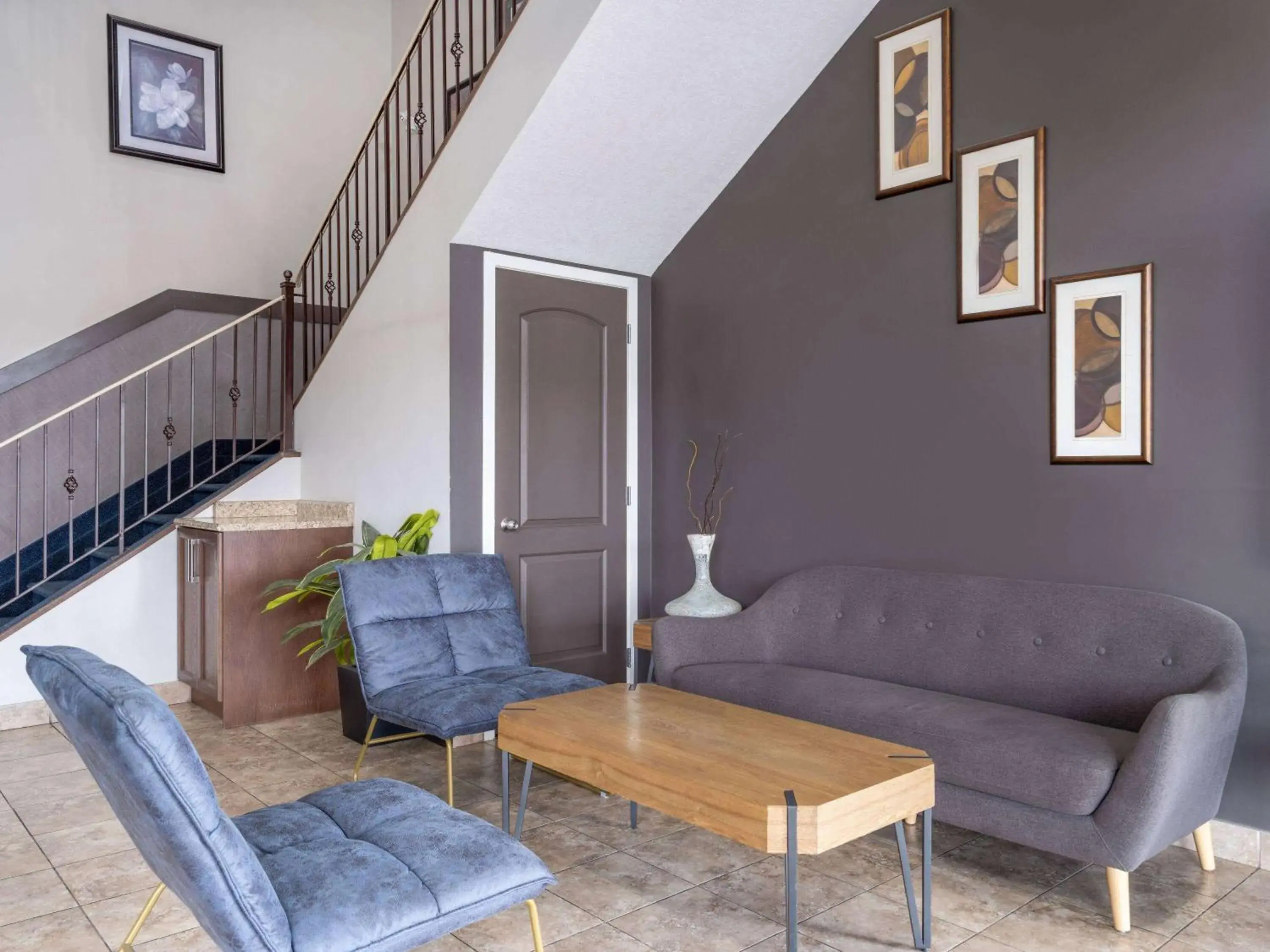 Lobby or reception in Travelodge by Wyndham Wetaskiwin Lobby or reception in Travelodge by Wyndham Wetaskiwin