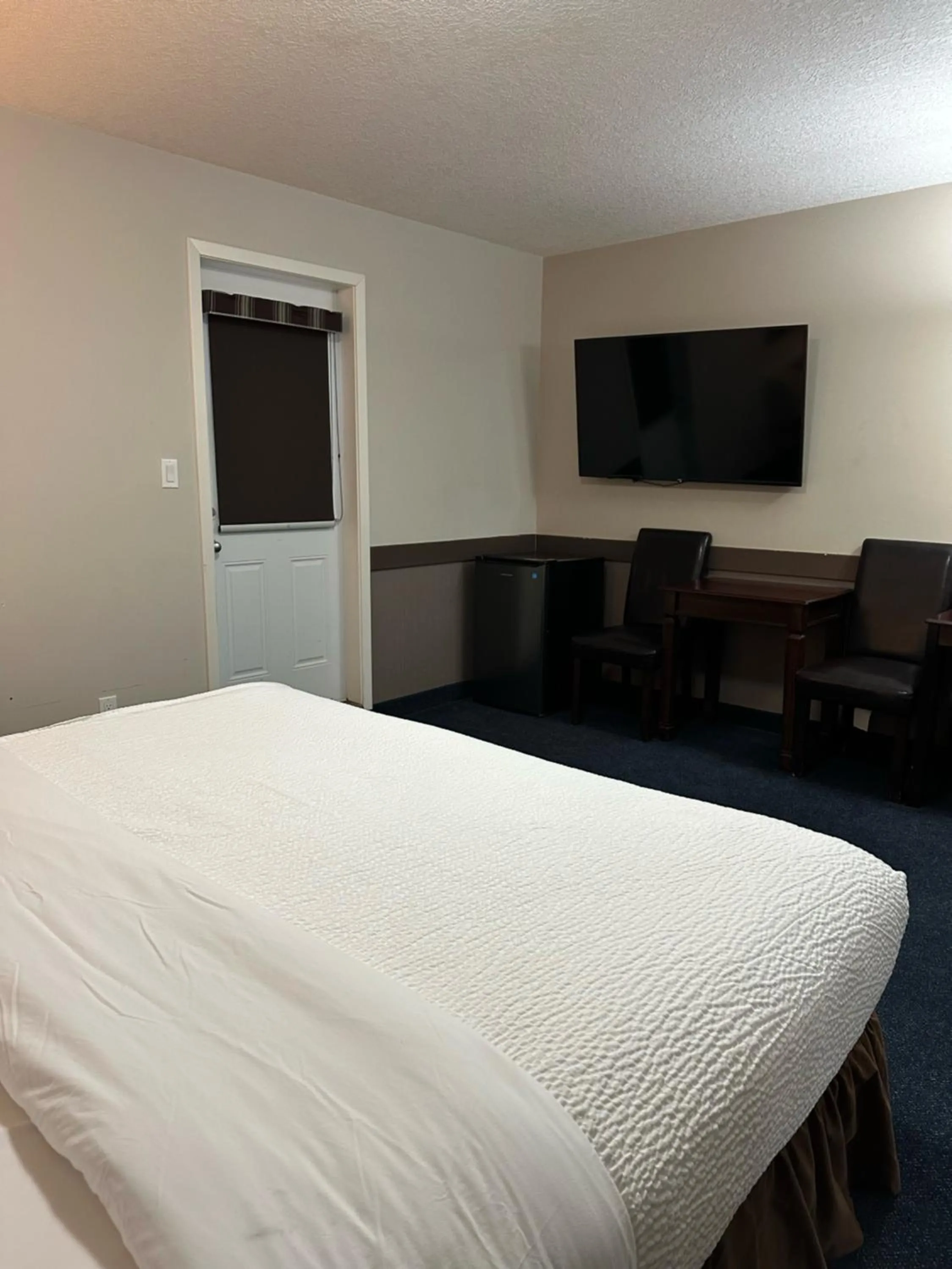 Bed in Travelodge by Wyndham Wetaskiwin