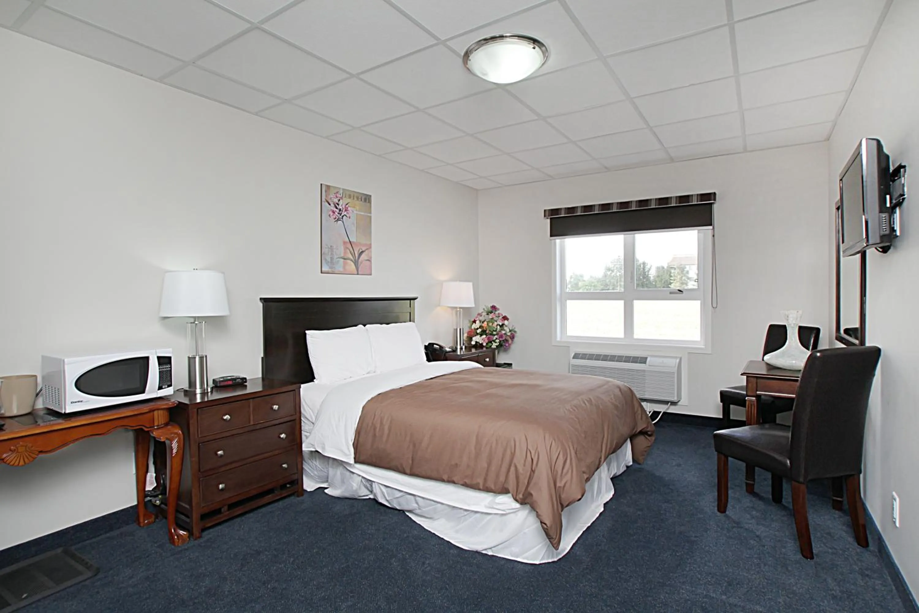 Bed in Travelodge by Wyndham Wetaskiwin