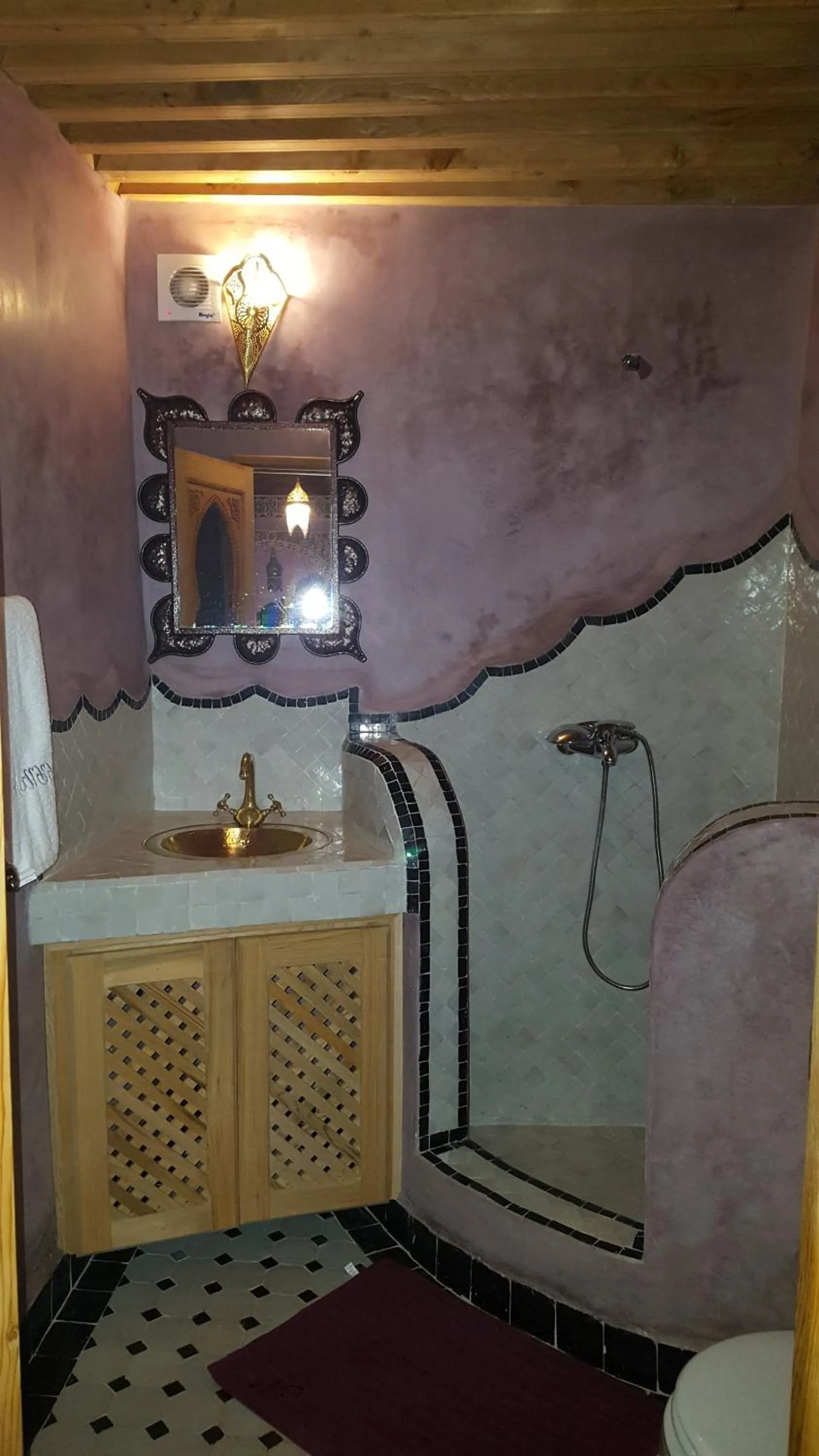 Bathroom in Dar Nour Fes