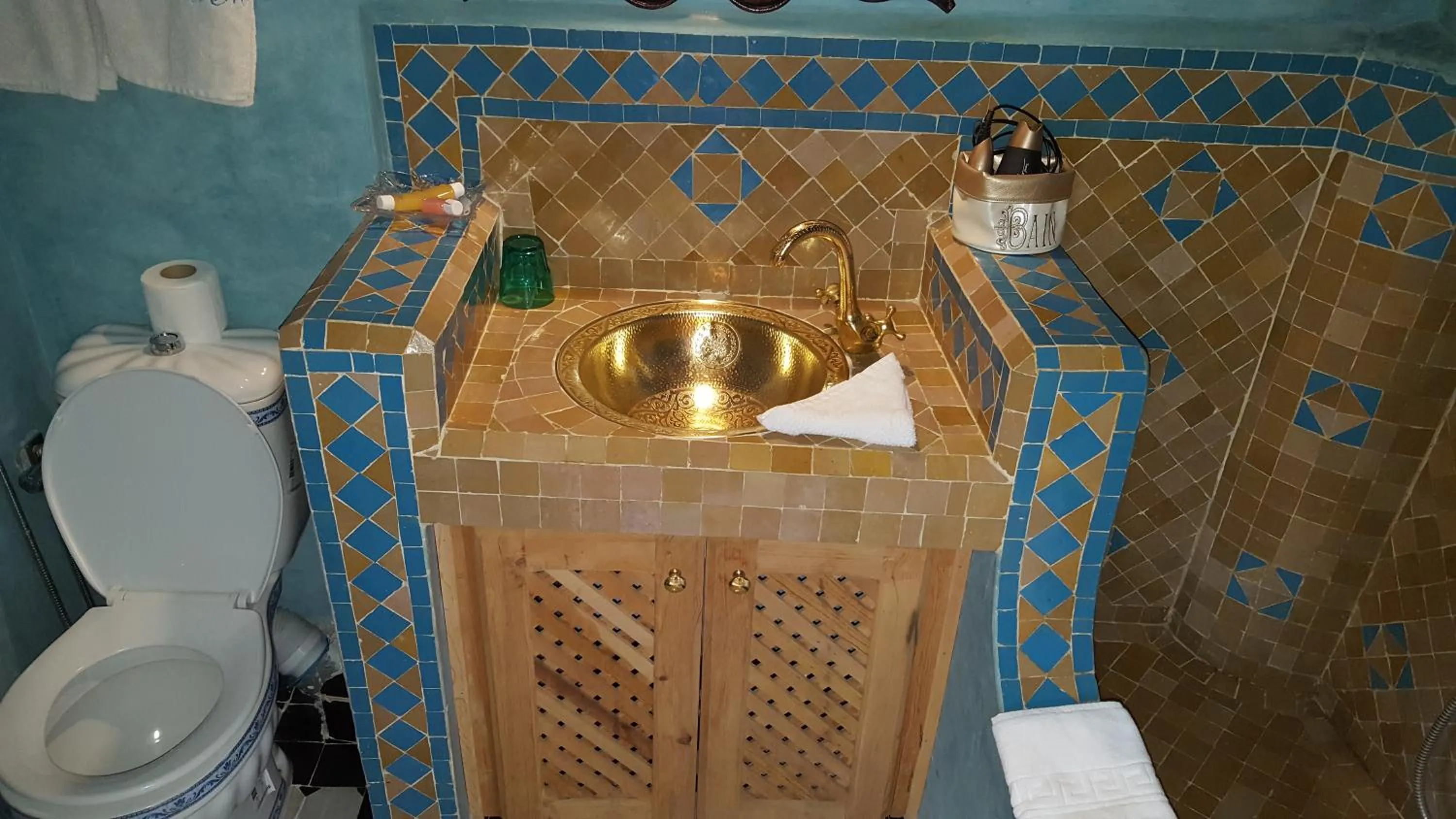 Shower in Dar Nour Fes