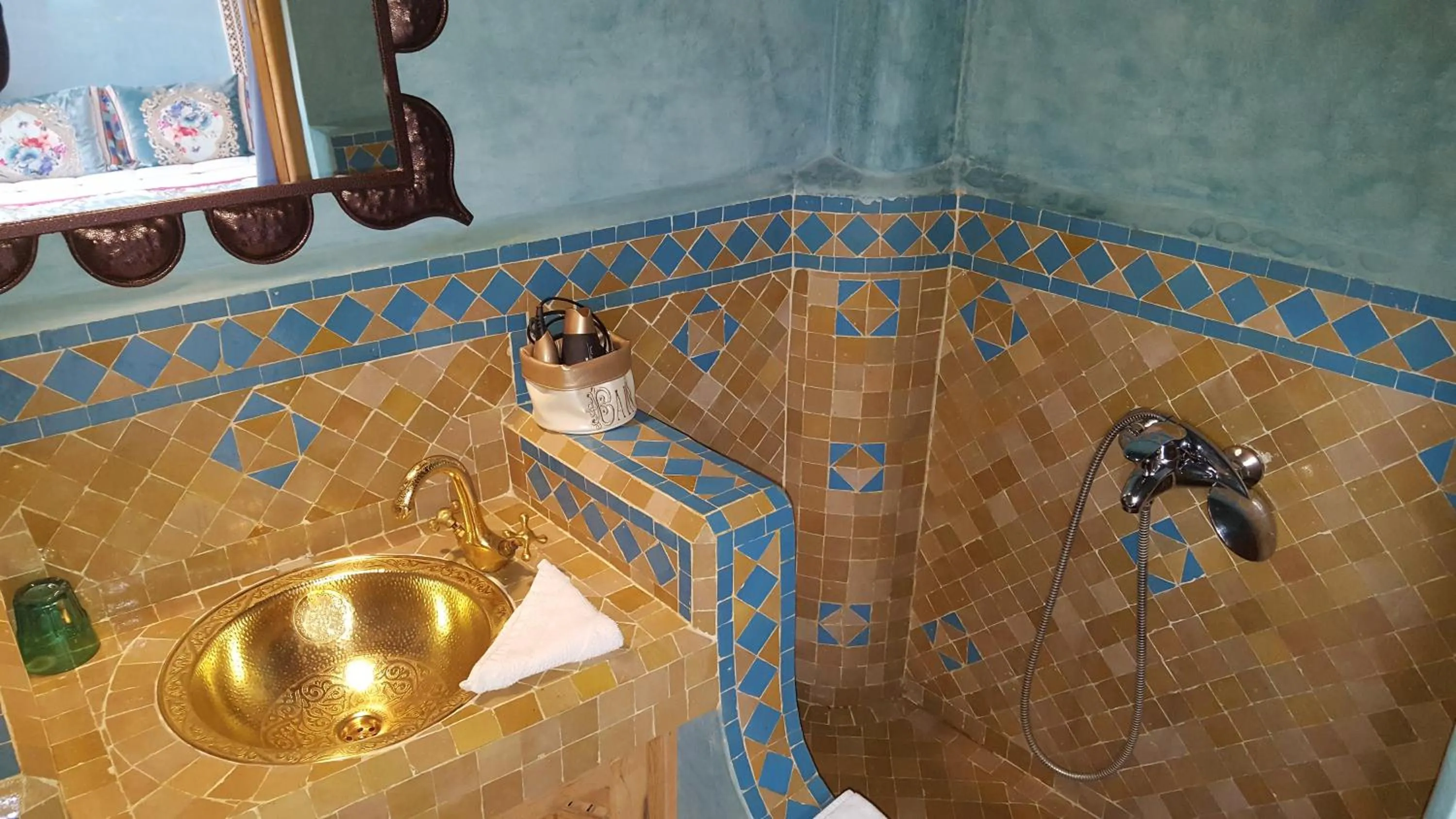 Shower in Dar Nour Fes