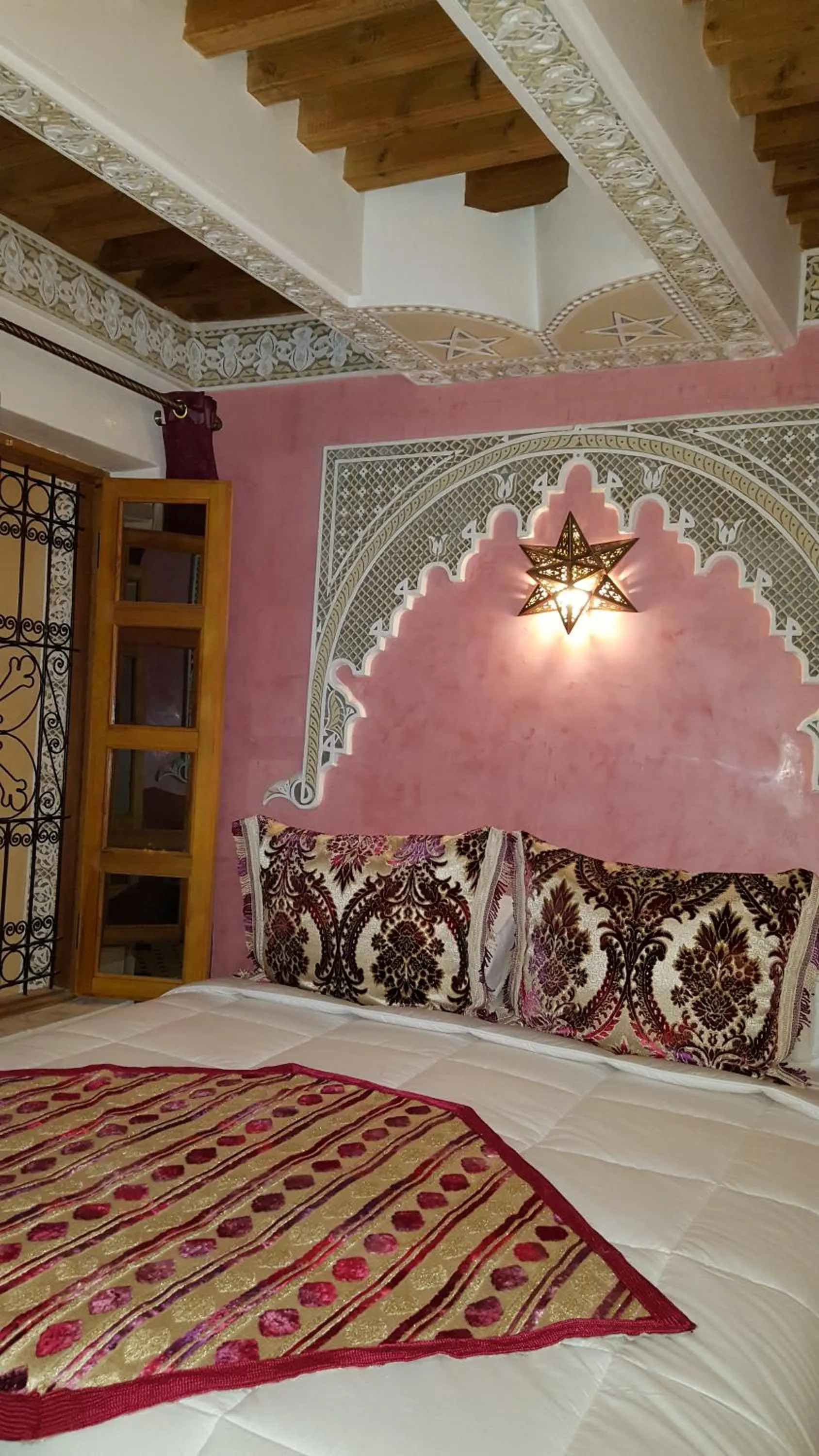 Bed in Dar Nour Fes