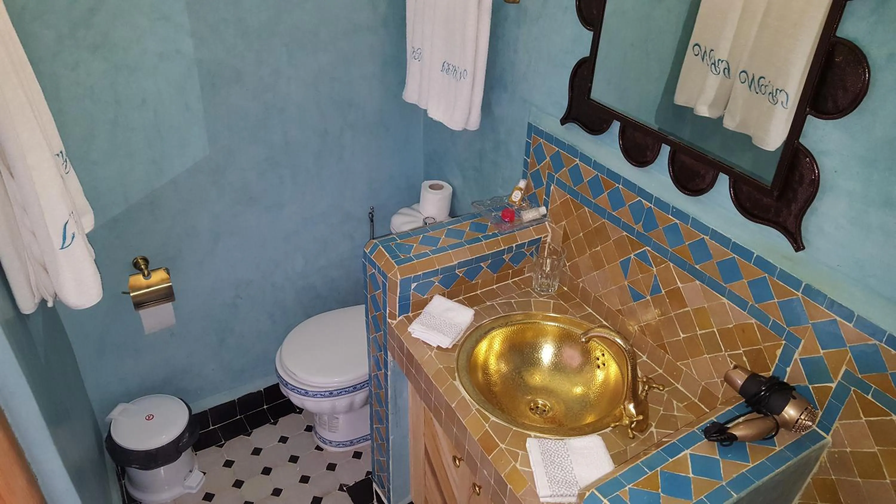 Toilet in Dar Nour Fes